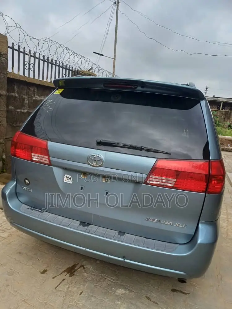 Toyota Sienna XLE Limited 2005 Blue