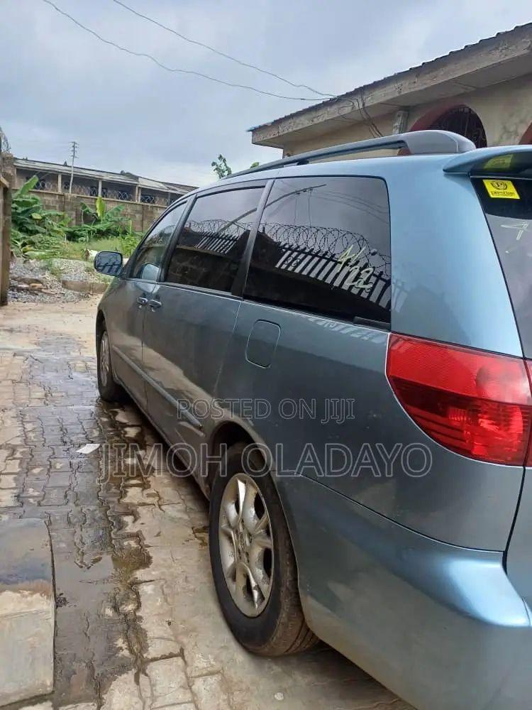 Toyota Sienna XLE Limited 2005 Blue