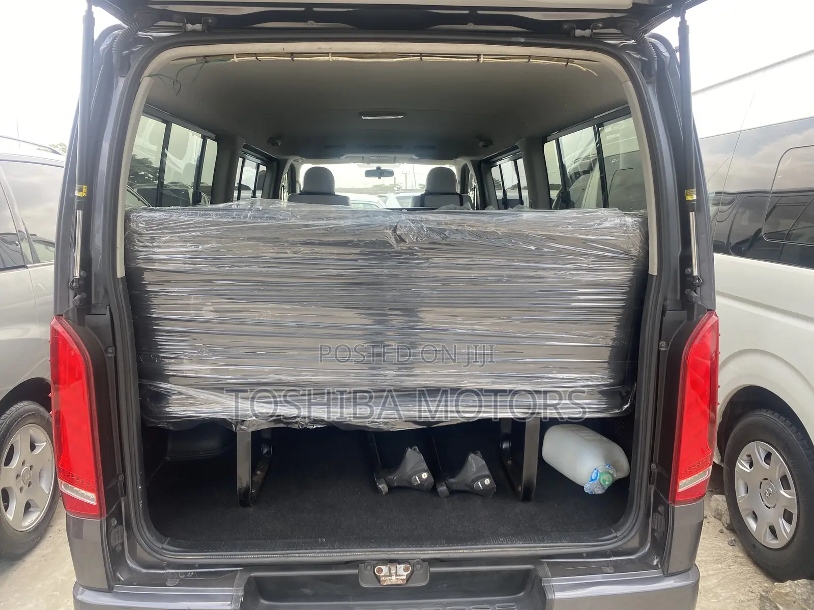 Toyota HiAce 2015 Black