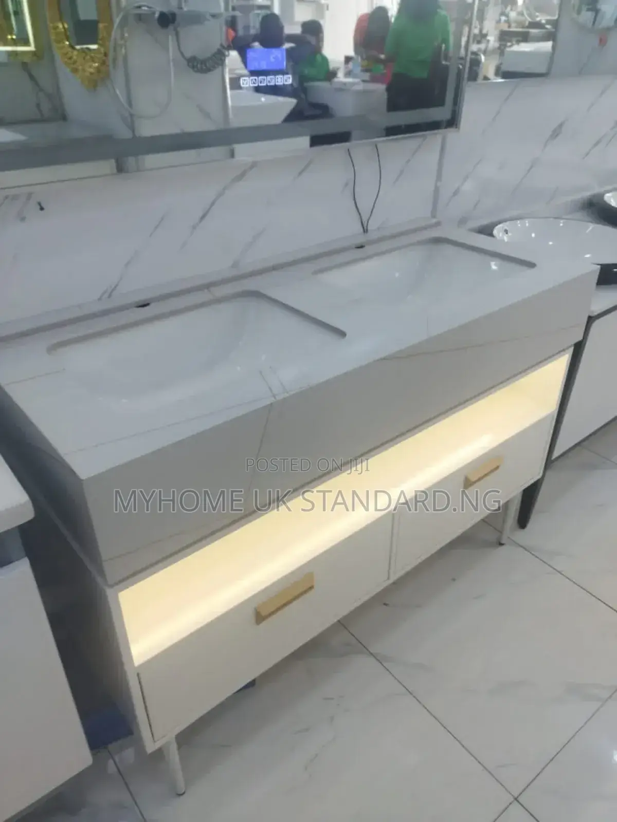 Latest Modern Bathroom Vanity Cabinet Set