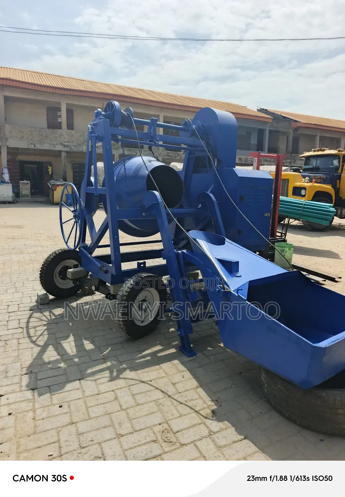 Blue Self Load Concrete Mixer With Hoist