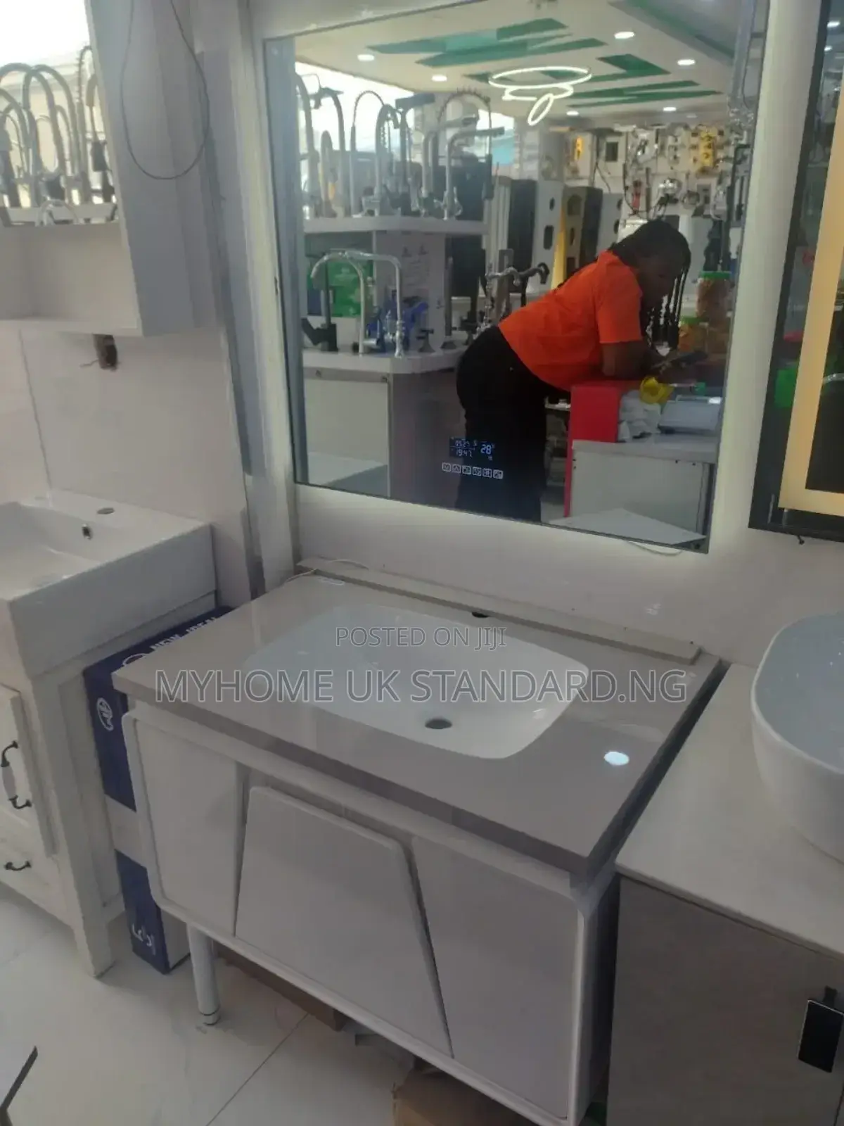 Luxury Bathroom/Dinning Vanity Cabinet With Mirror
