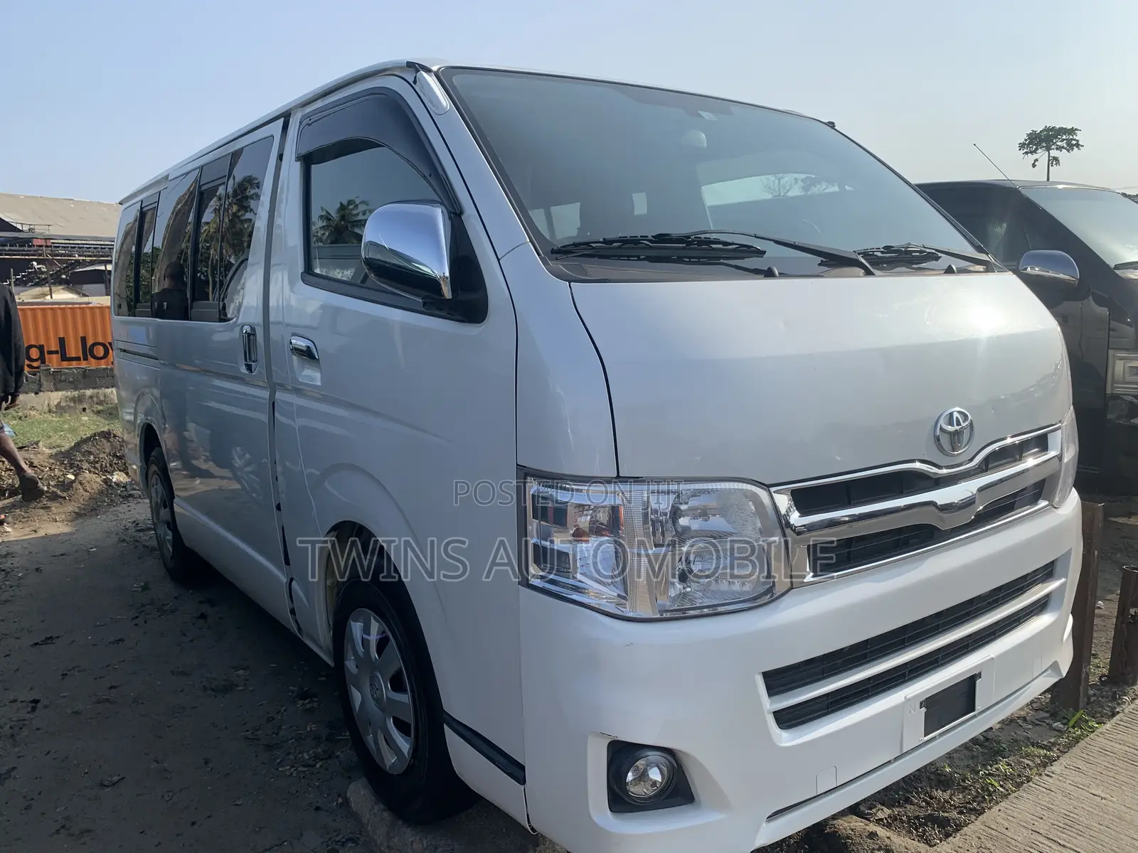 Toyota HiAce 2013 White
