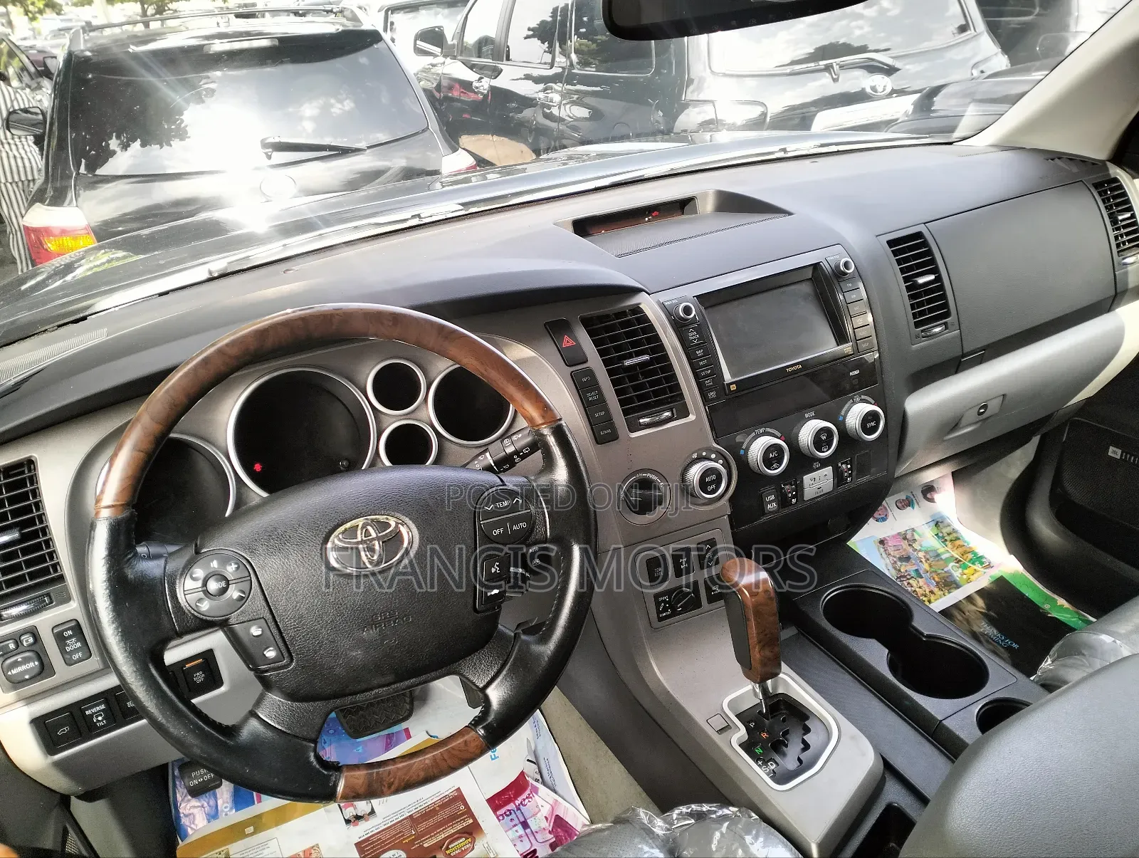 Toyota Sequoia Platinum FFV 4dr SUV 4WD (5.7L 8cyl 6A) 2013 Black