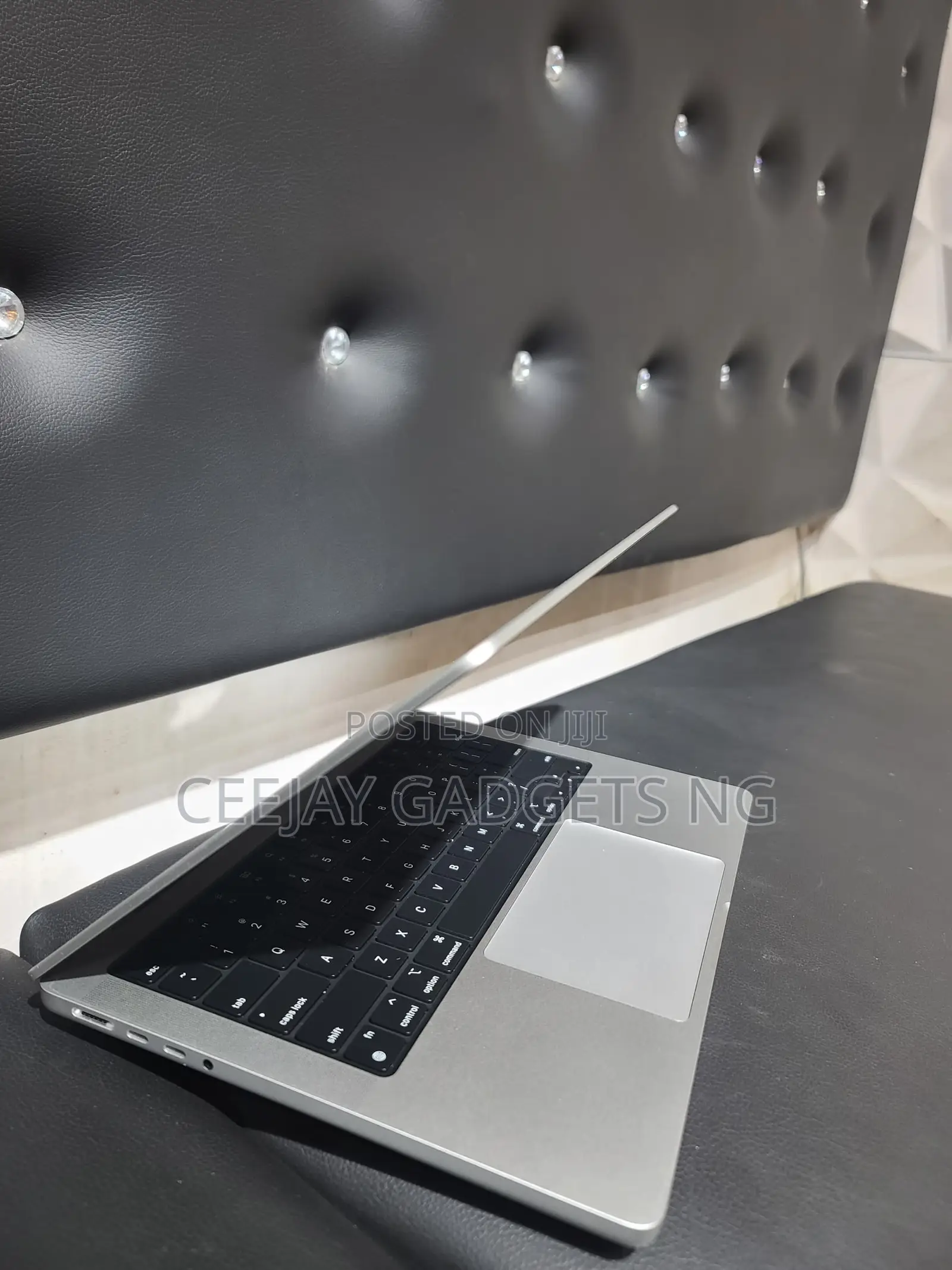 Laptop Apple MacBook Pro 2023 M3 8GB Apple M3 SSD 512GB