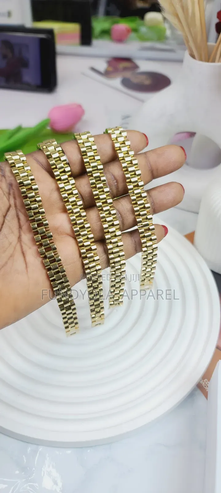 Plain Gold Hand Chain Bracelet
