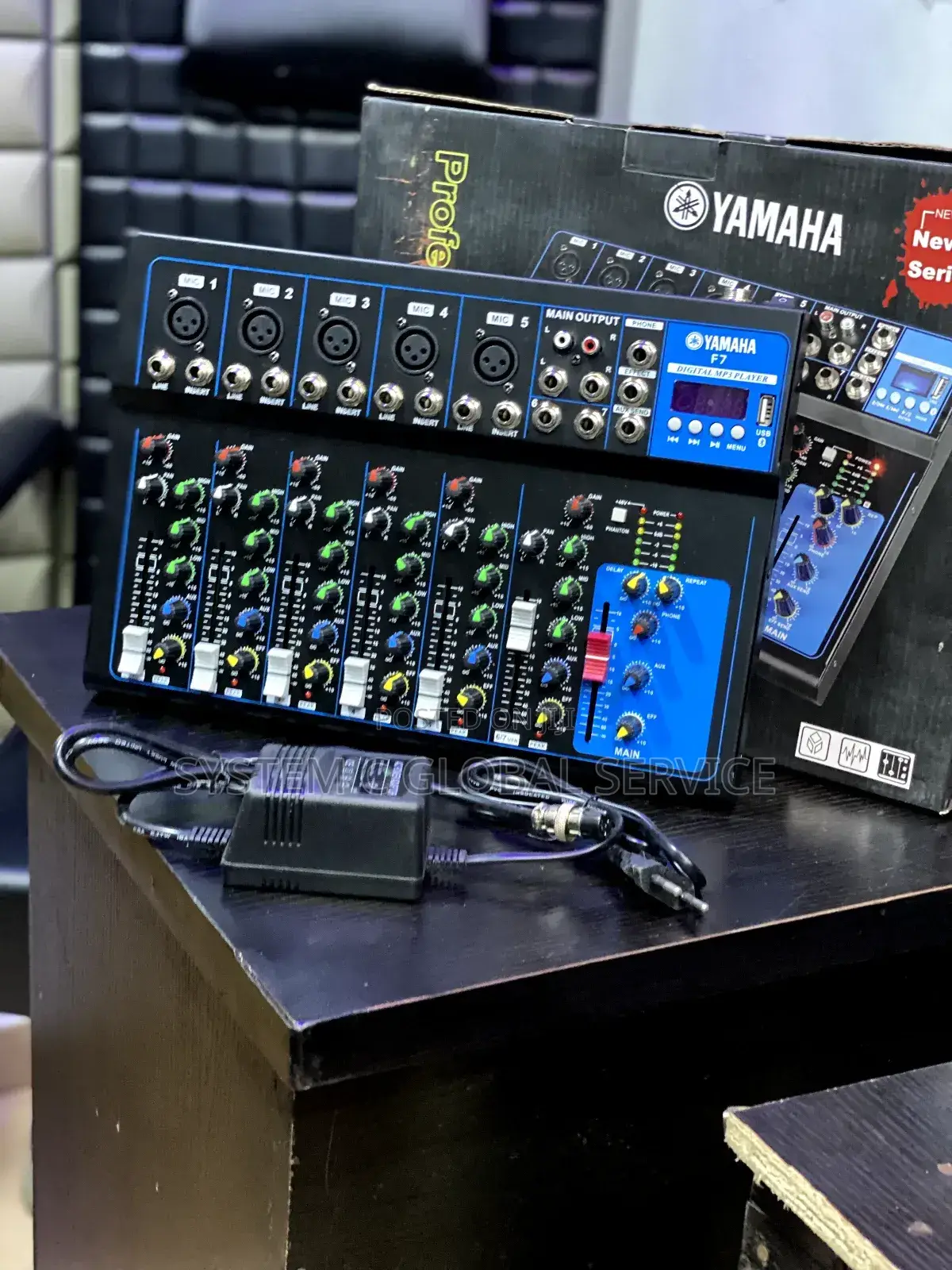 Yamaha 7 Channel Console Mixer F7