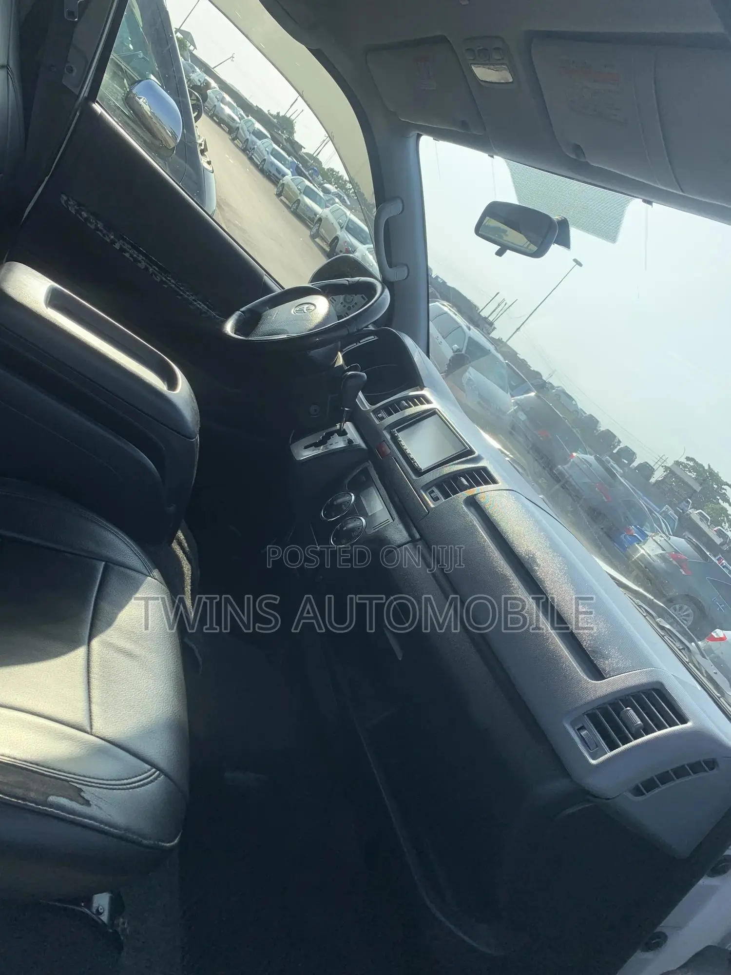 Toyota HiAce 2013 White