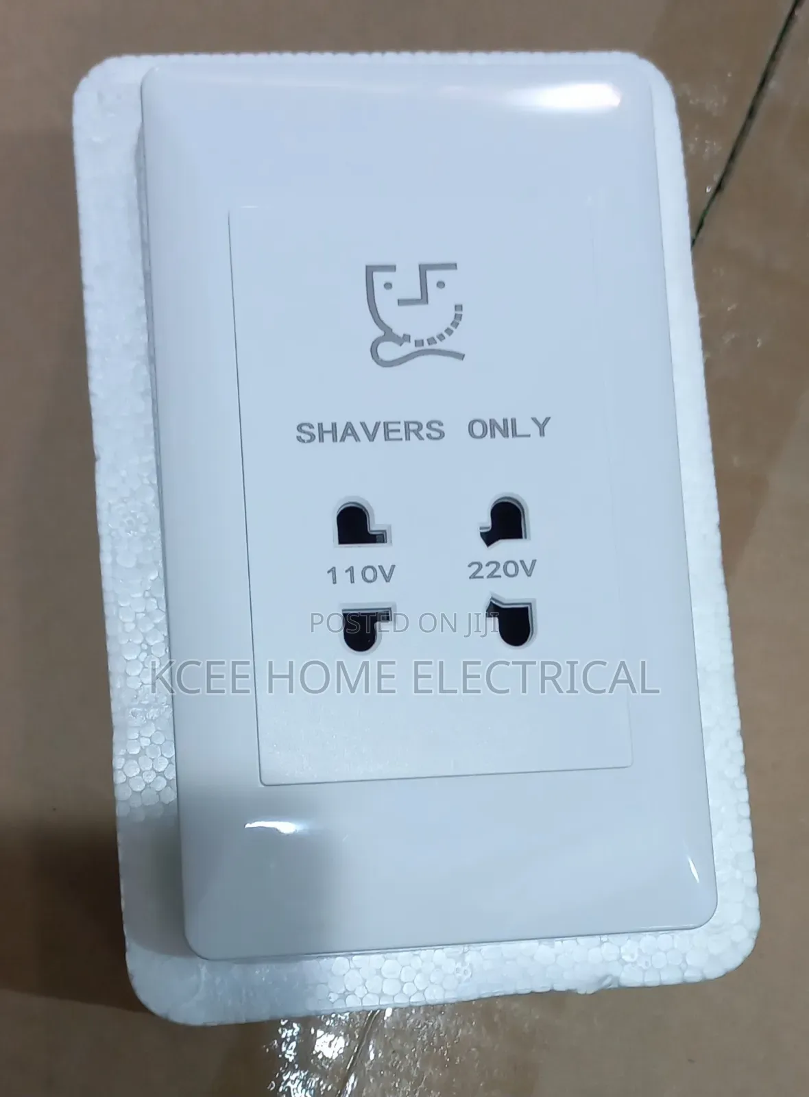 Shaver Socket 115v/230v – 86x147mm (White Black)