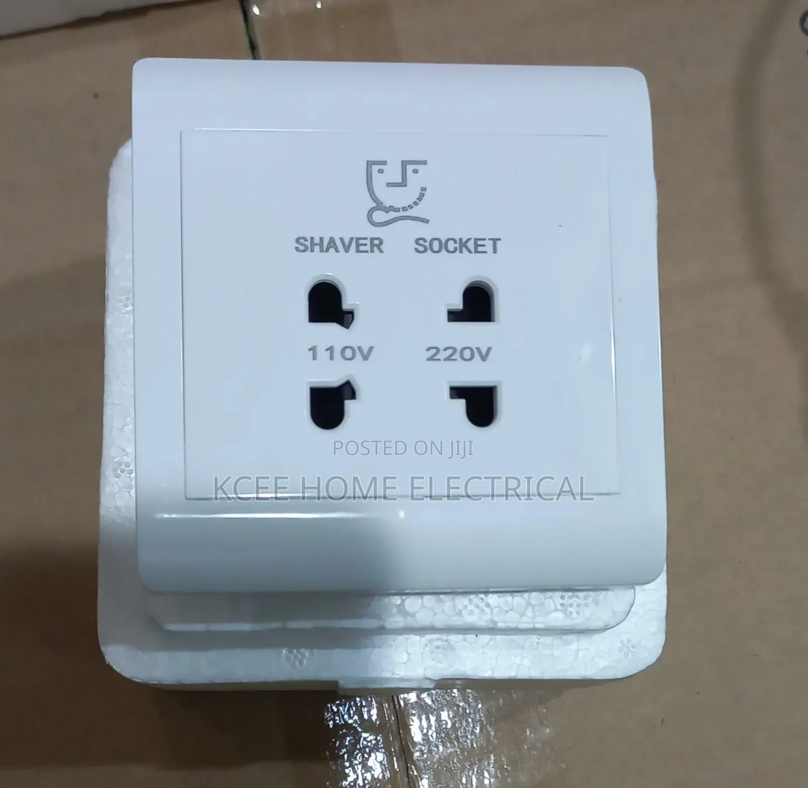 Shaver Socket 115v/230v – 86x147mm (White Black)