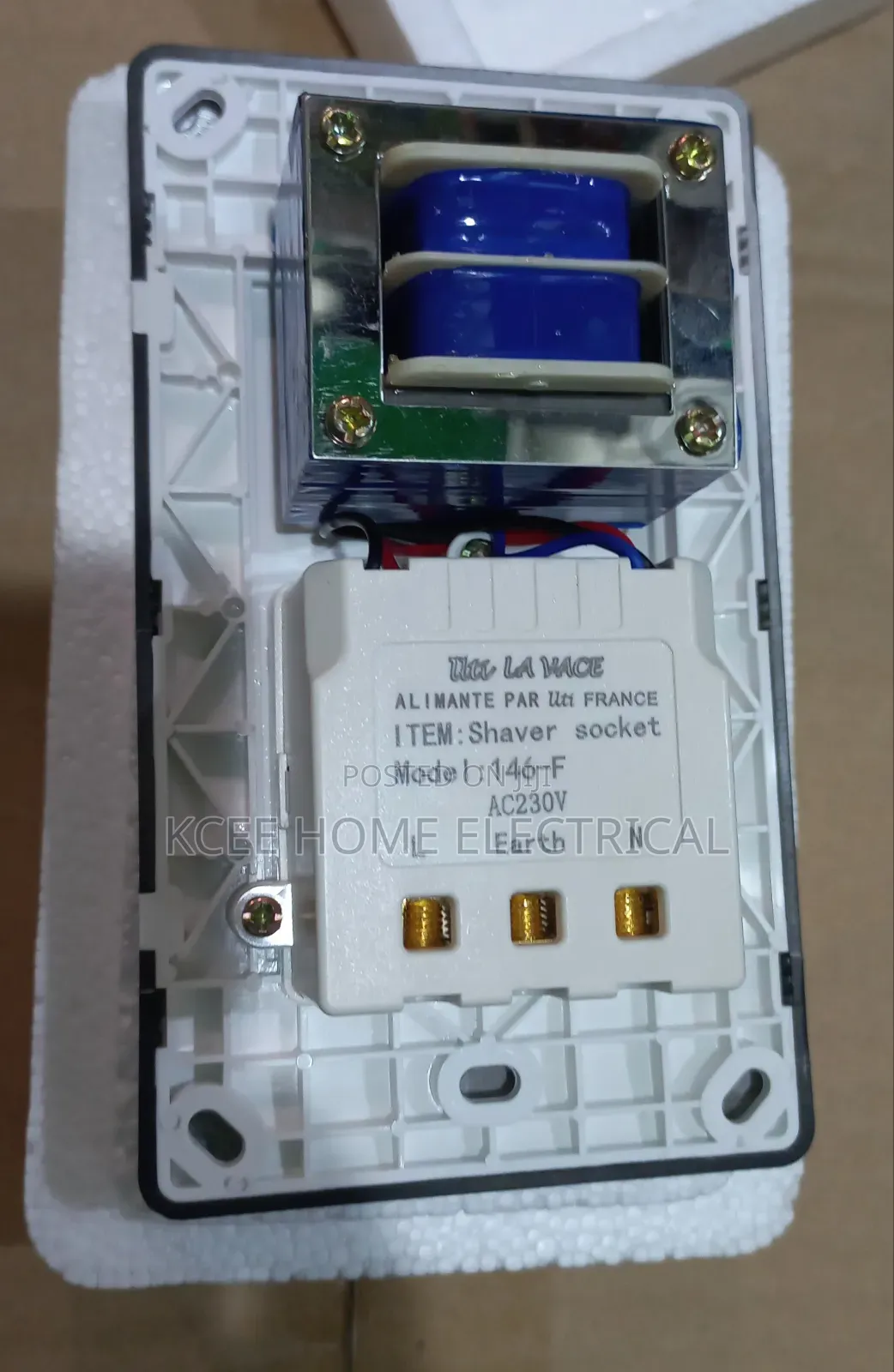 Shaver Socket 115v/230v – 86x147mm (White Black)