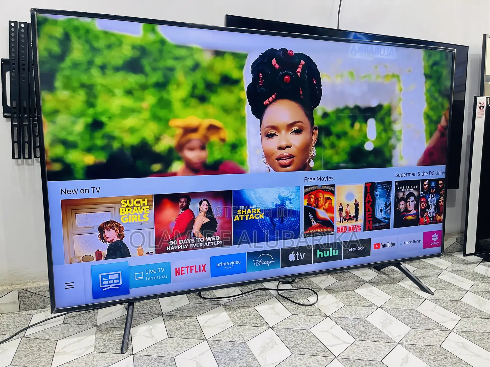 Samsung Premium 65” Uhd Smart Ultra Slim HDR Bluetooth Tv