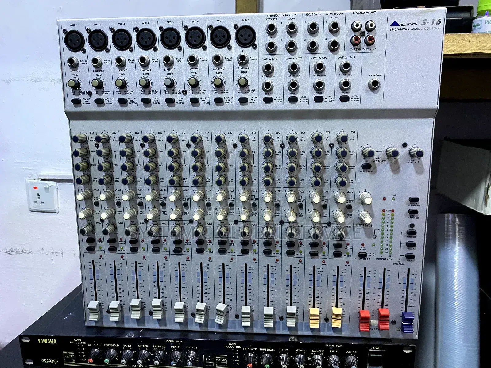 Alto S-16 Channel Mixing Console