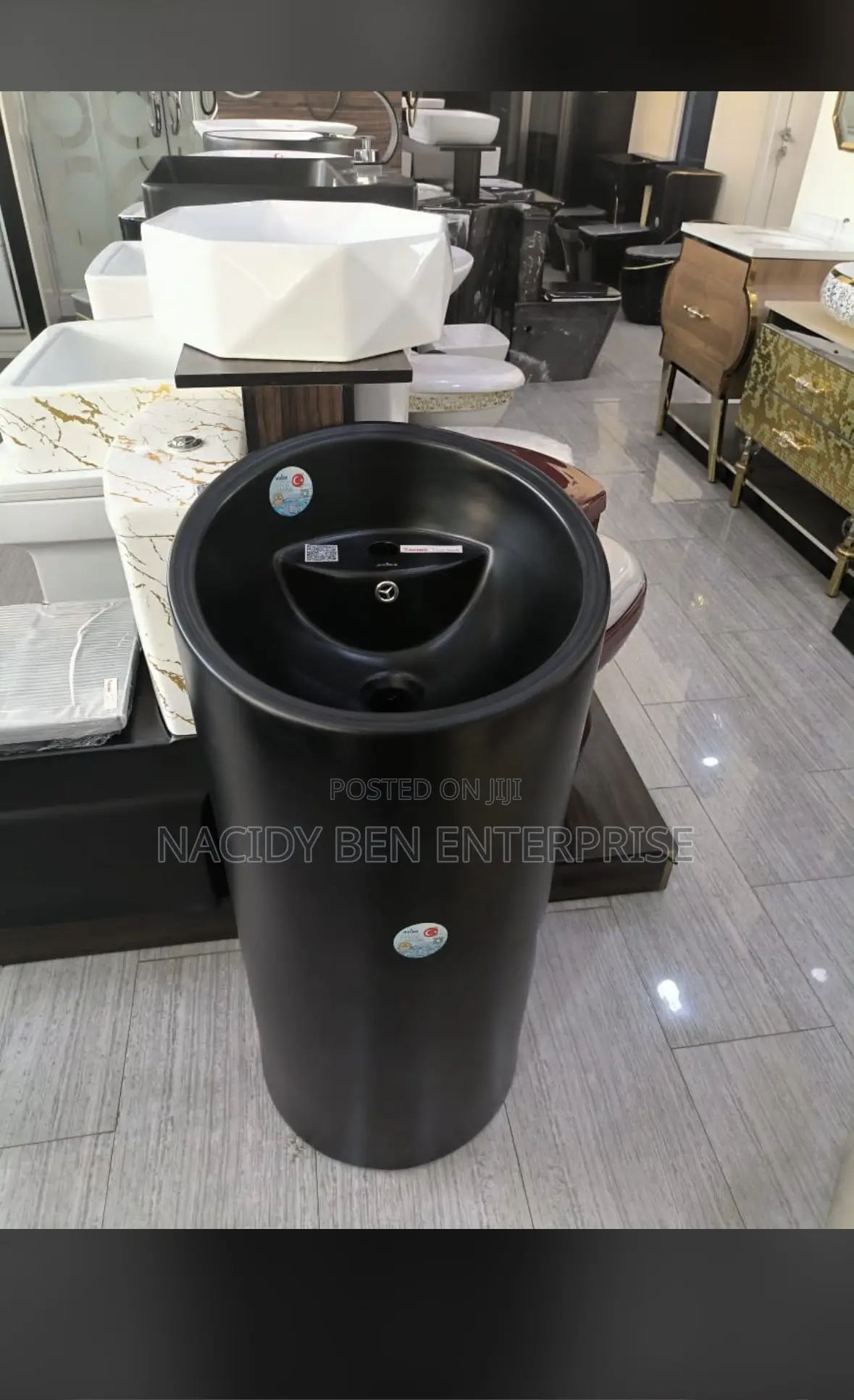 Black Pedestal Basin