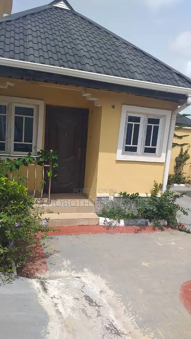 5bdrm Bungalow in Ologuneru, Ibadan for sale