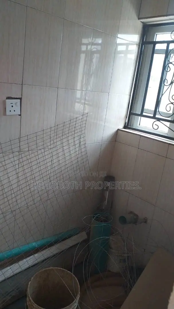 5bdrm Bungalow in Ologuneru, Ibadan for sale