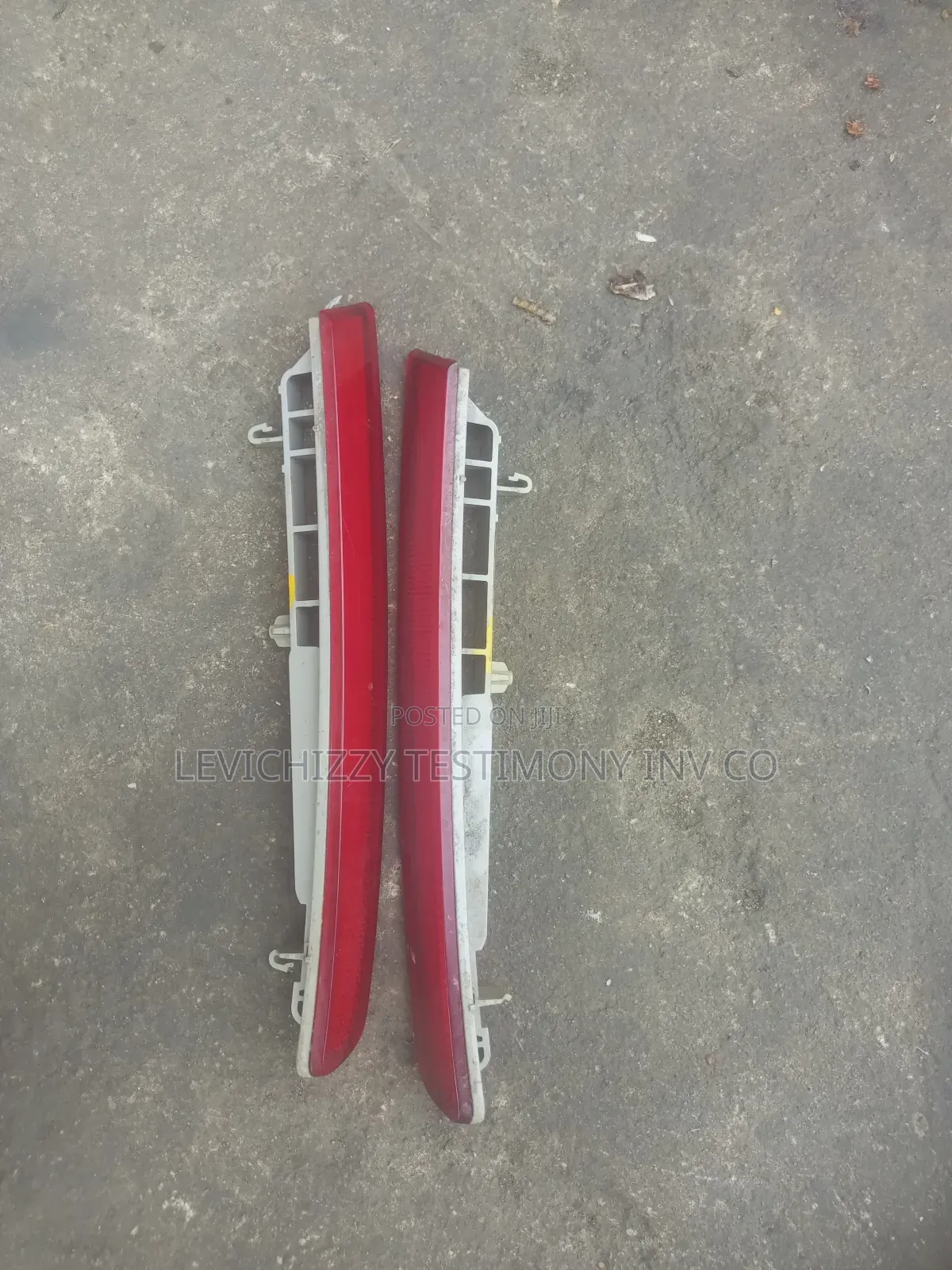 2011,2012,2013,2014 Ford Explorer Back Bumper Reflector