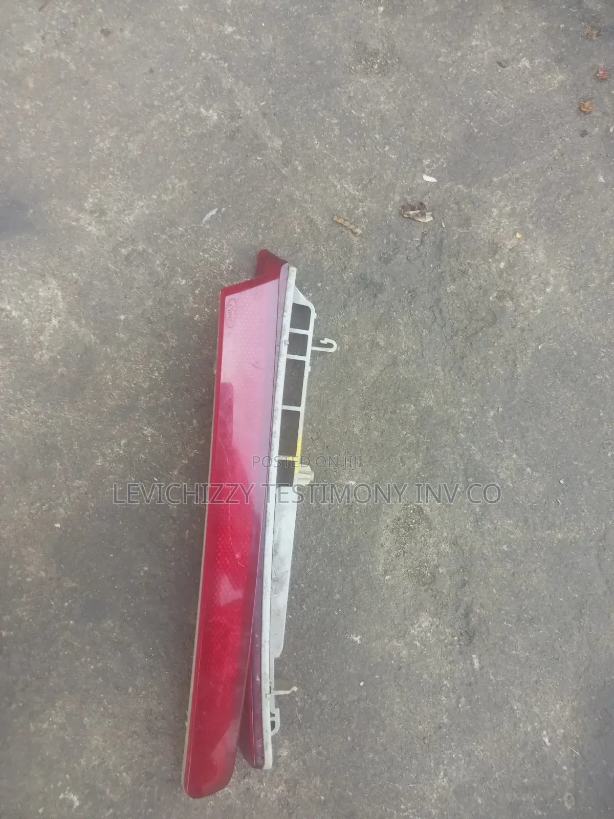 2011,2012,2013,2014 Ford Explorer Back Bumper Reflector