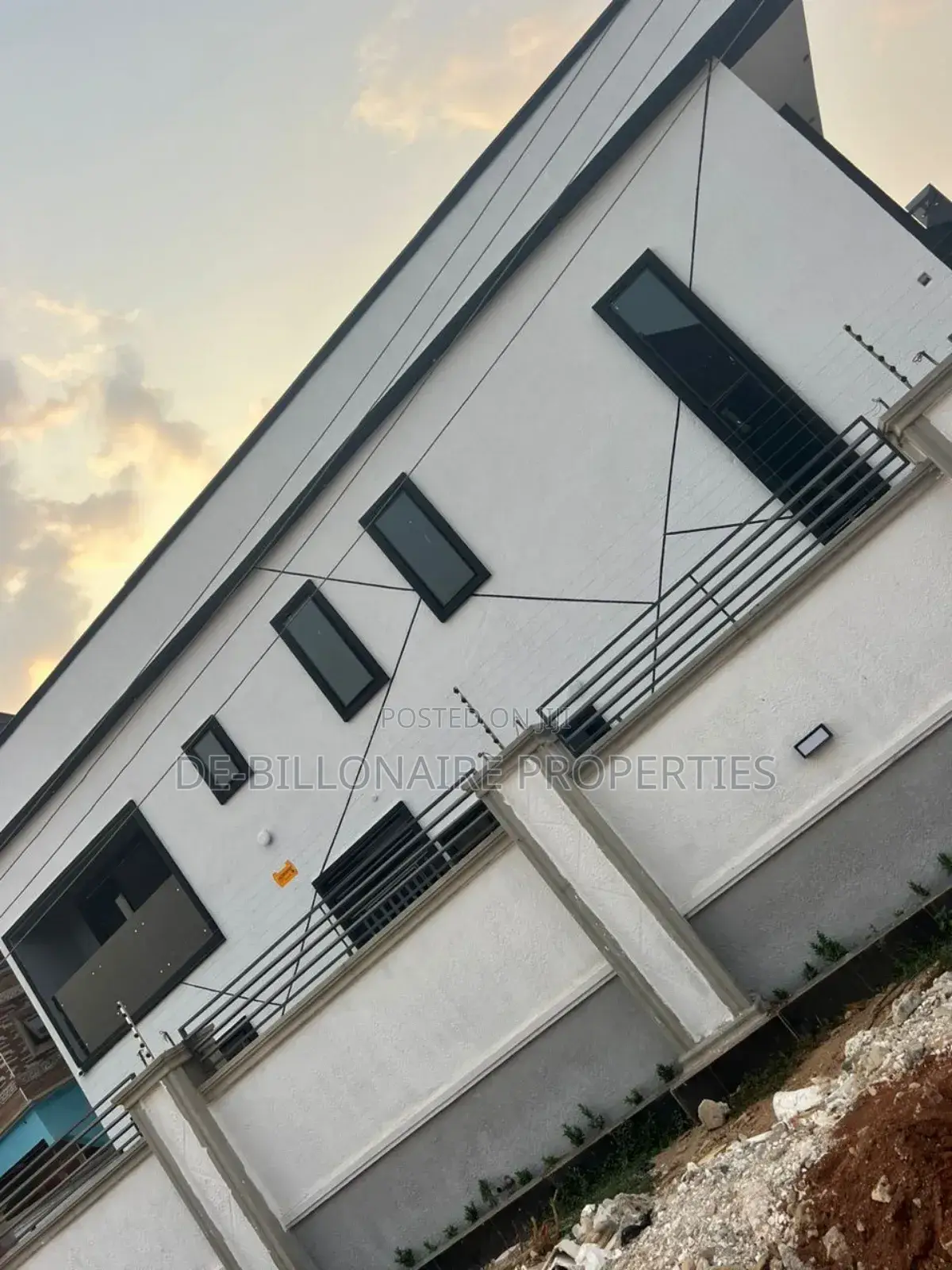 4bdrm Duplex in Mcc, Owerri for sale