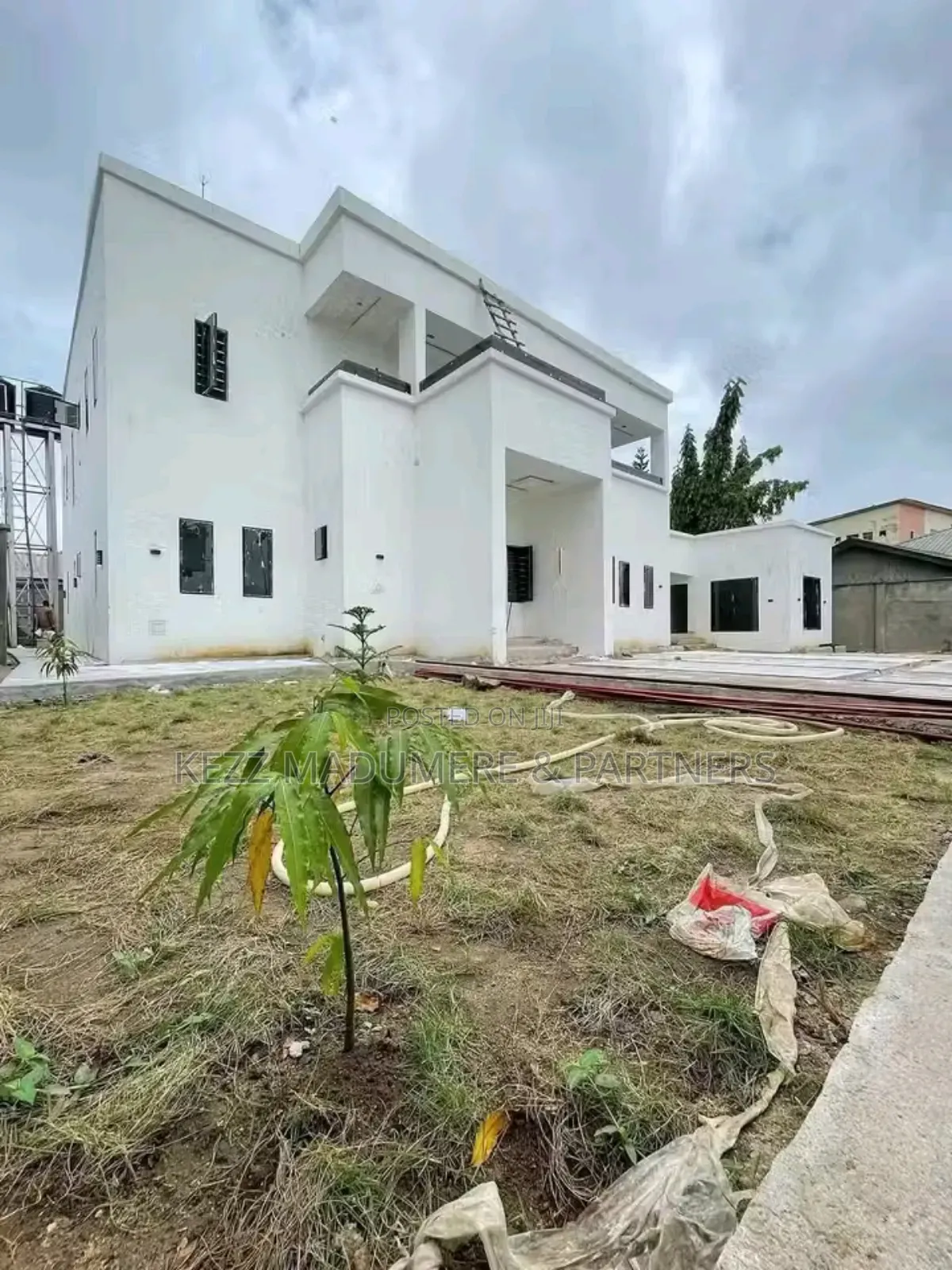 6bdrm Duplex in Mercyland Estate for sale