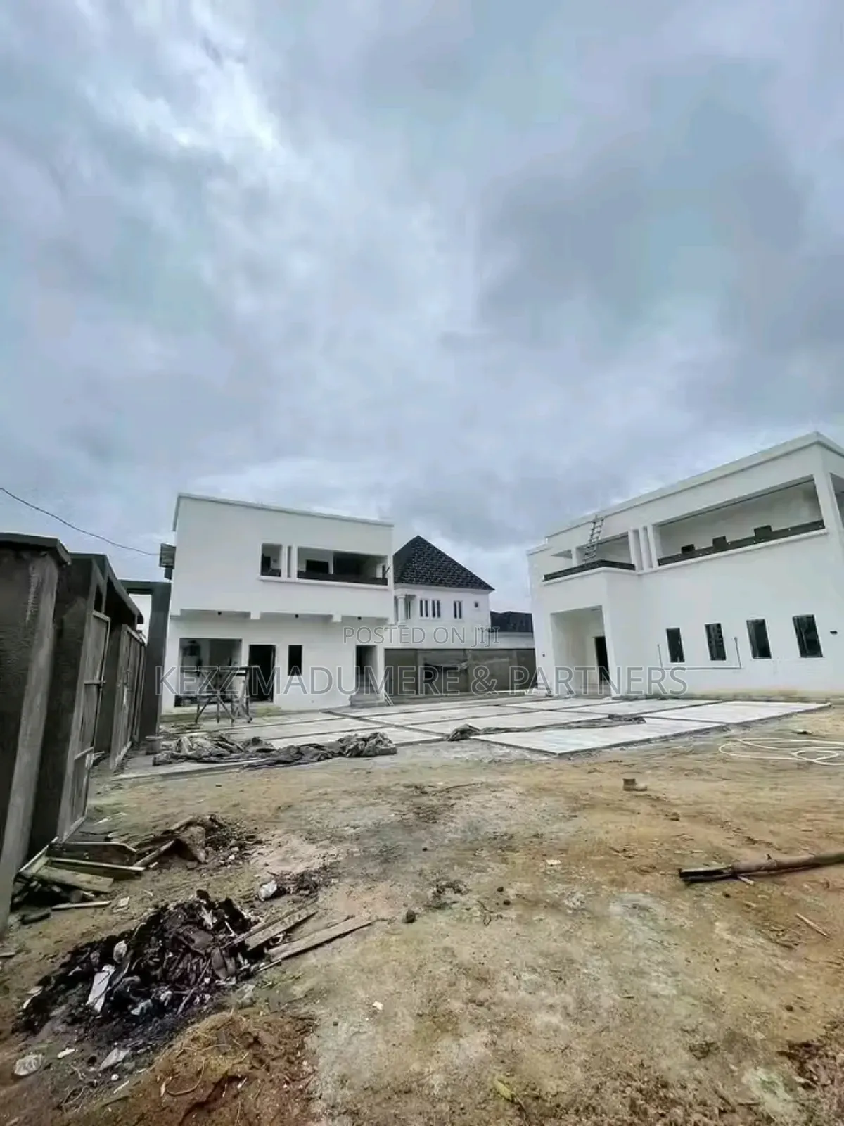 6bdrm Duplex in Mercyland Estate for sale