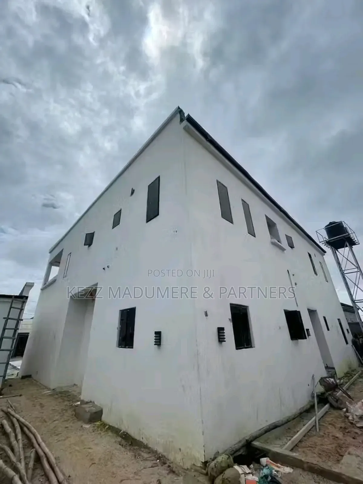 6bdrm Duplex in Mercyland Estate for sale