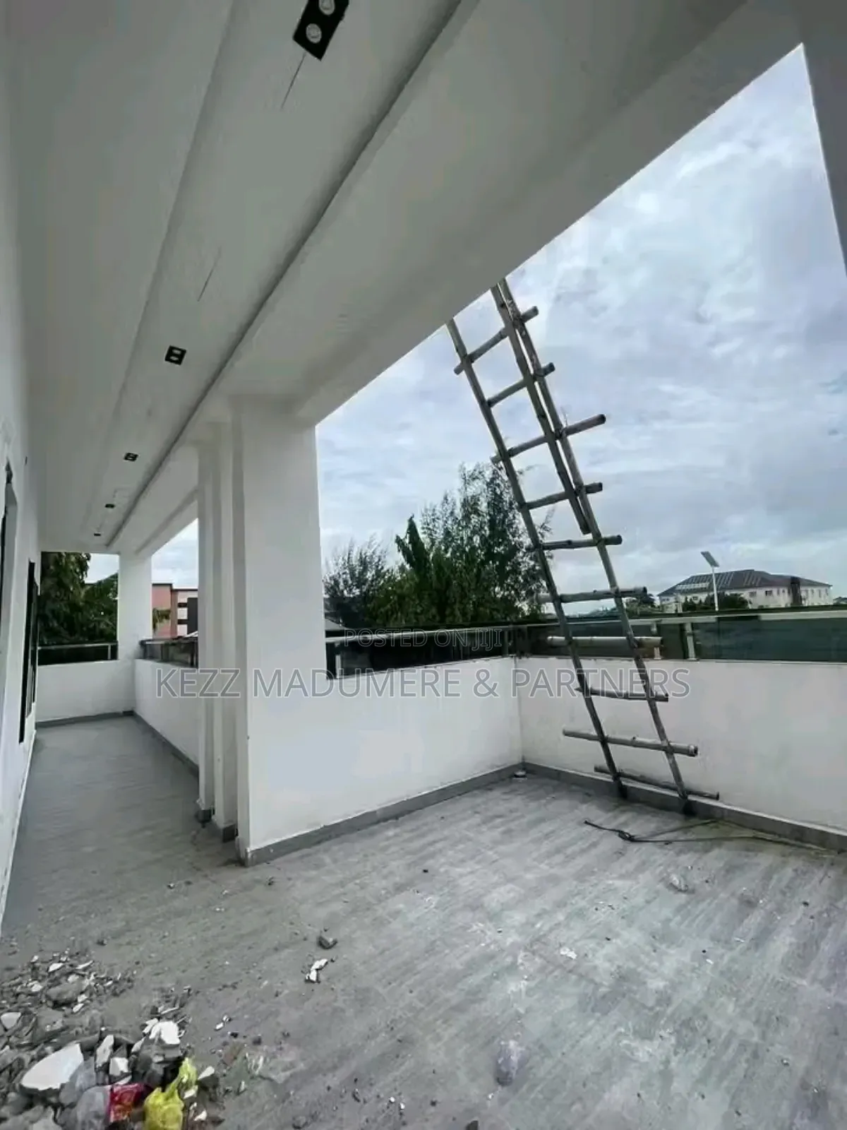 6bdrm Duplex in Mercyland Estate for sale