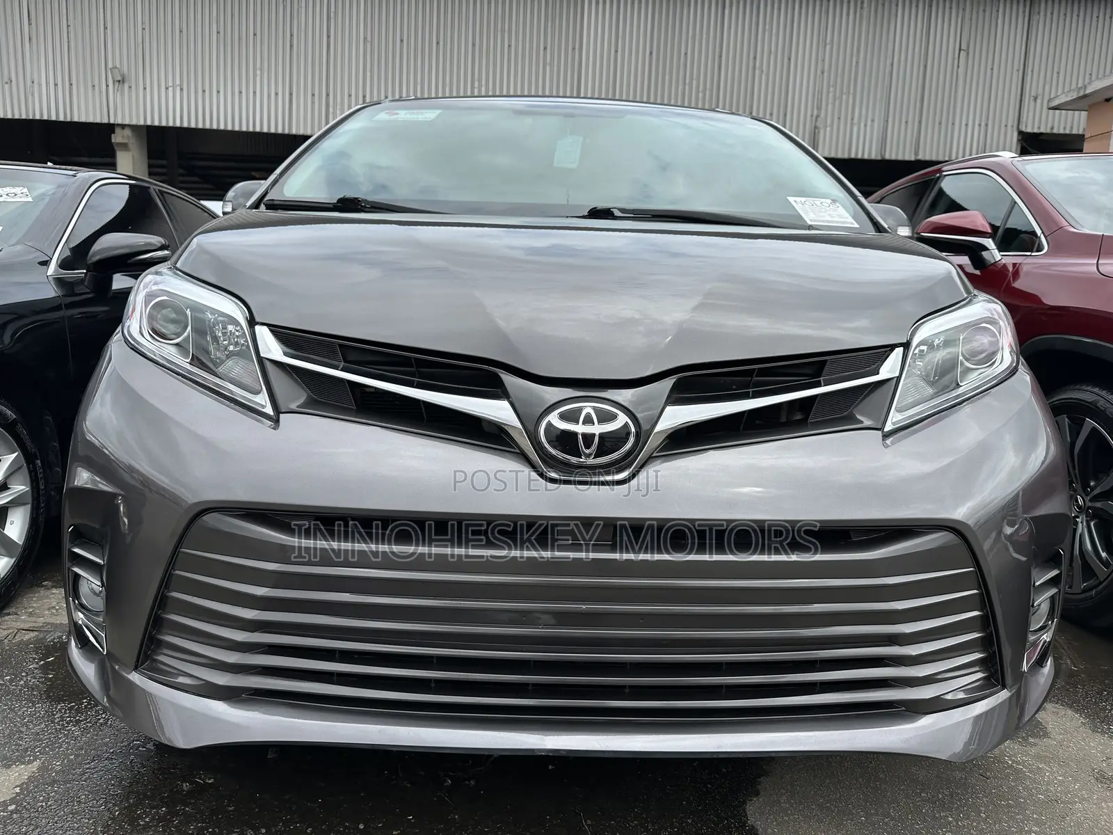 Toyota Sienna XLE 8 Passenger (3.5L 6cyl 8A) 2017 Gray