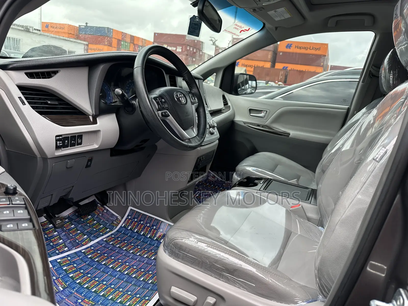Toyota Sienna XLE 8 Passenger (3.5L 6cyl 8A) 2017 Gray