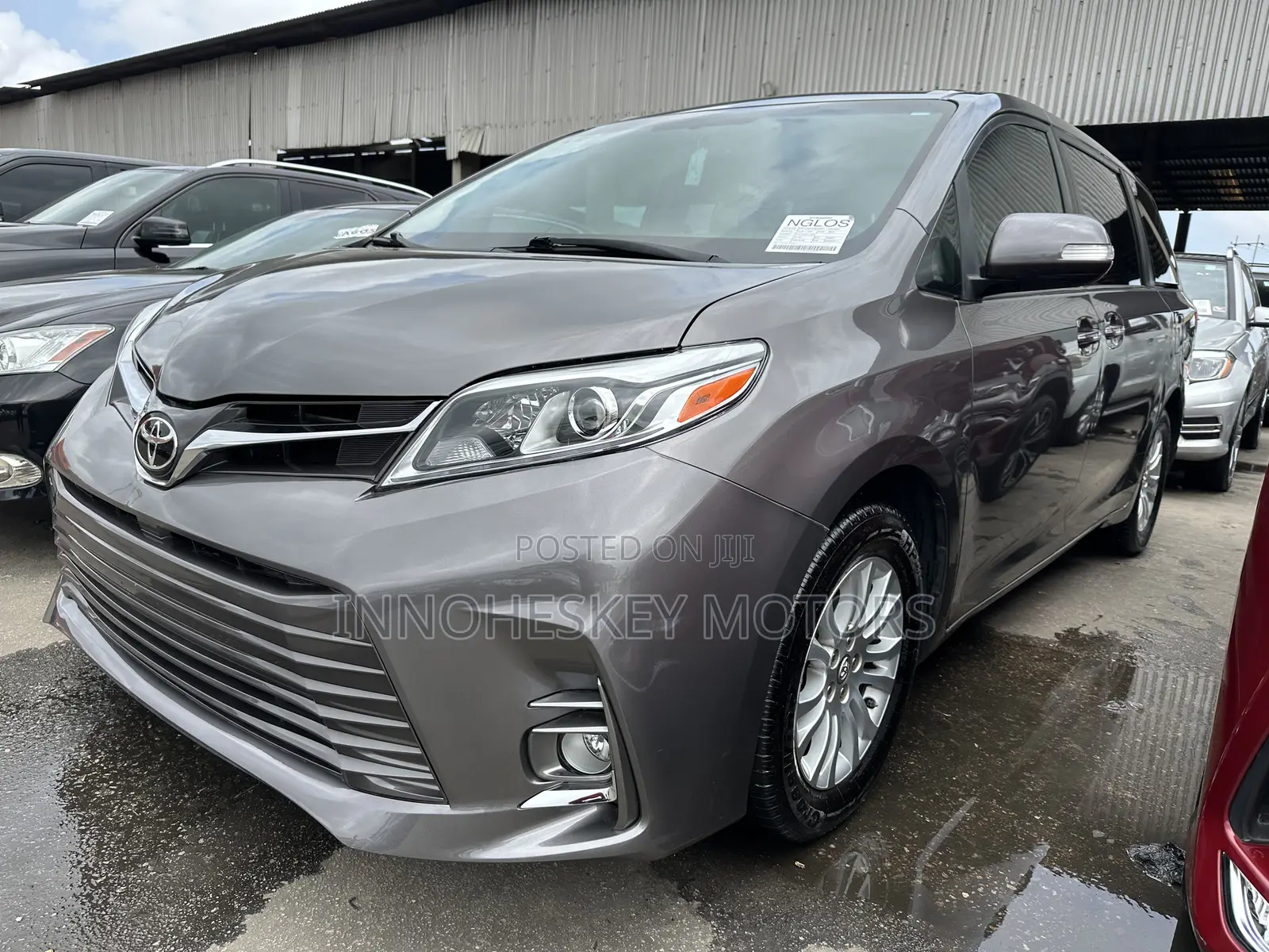 Toyota Sienna XLE 8 Passenger (3.5L 6cyl 8A) 2017 Gray