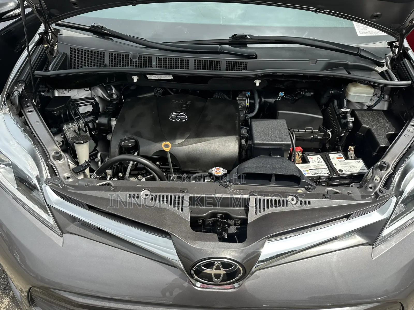 Toyota Sienna XLE 8 Passenger (3.5L 6cyl 8A) 2017 Gray