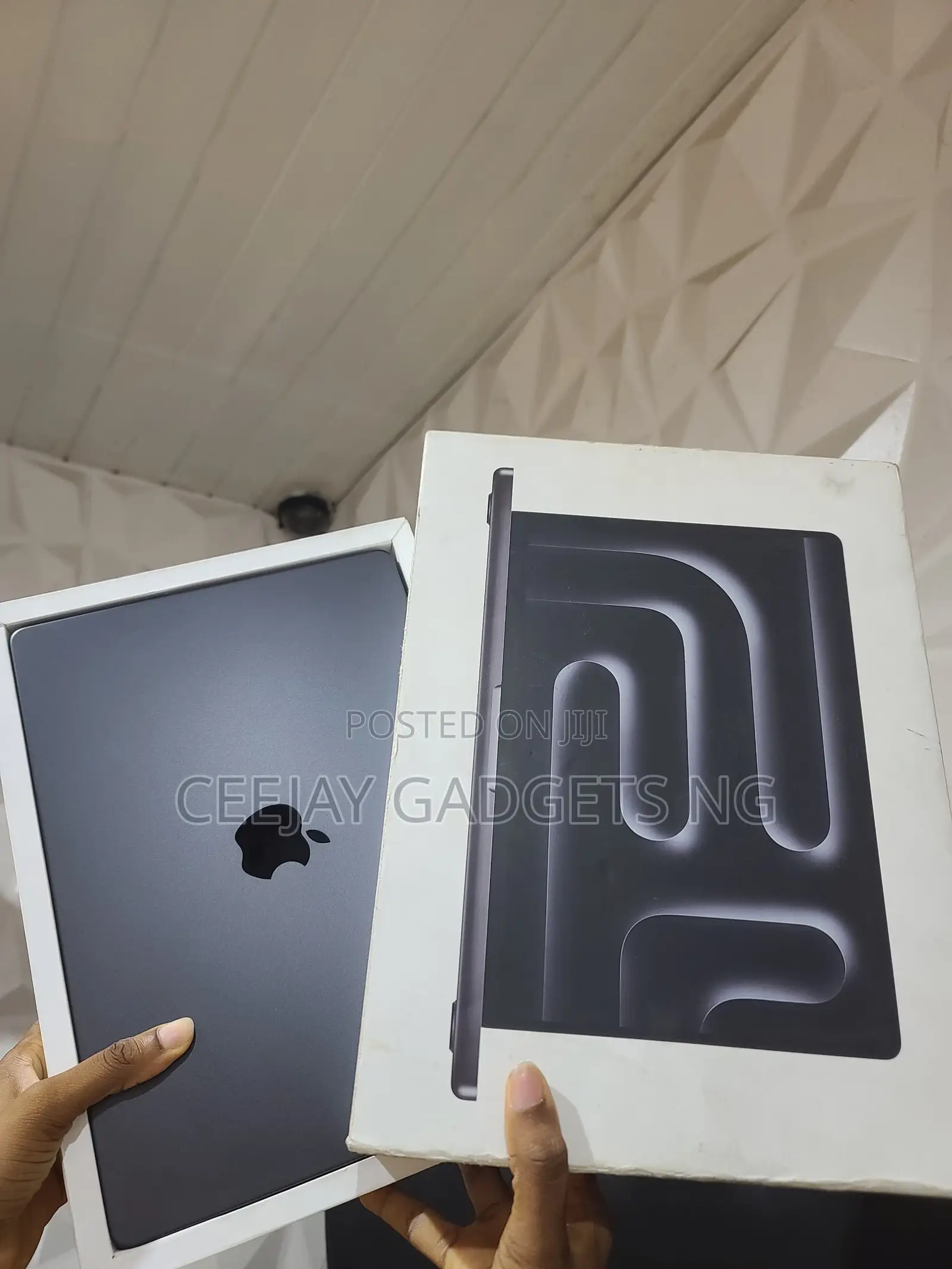 Apple MacBook Pro 2023 M3 Pro 14-inch 18GB Apple M3 Pro SSD 512GB