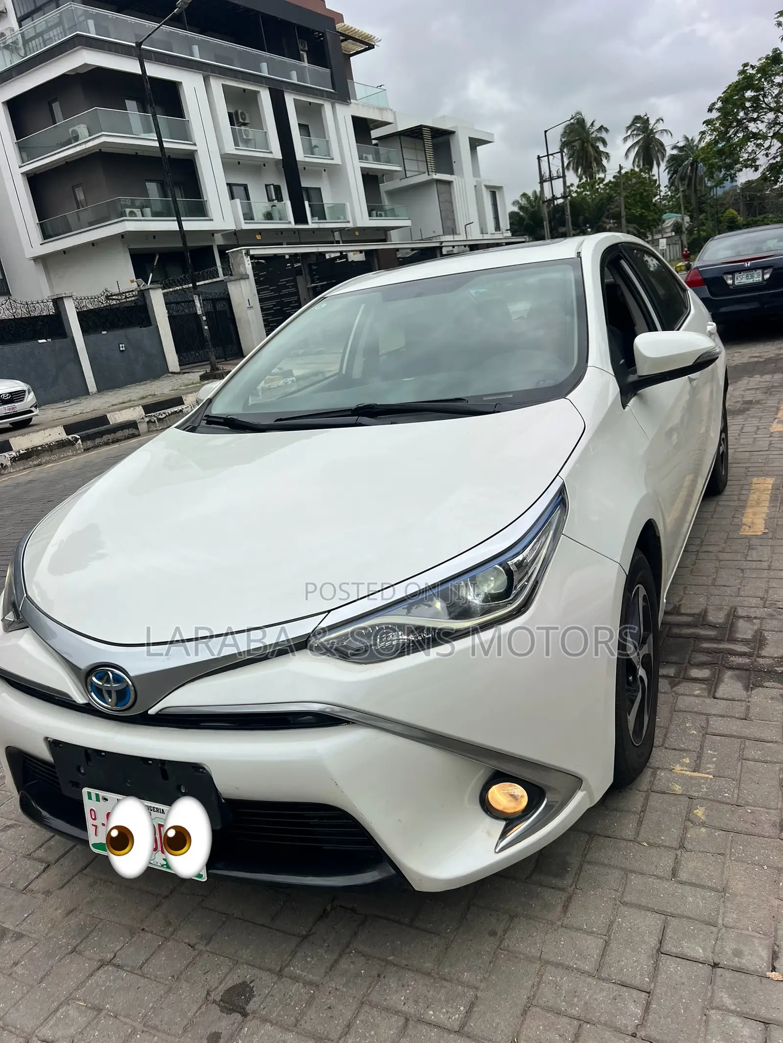 Toyota Corolla LE (1.8L 4cyl 2A) 2018 White