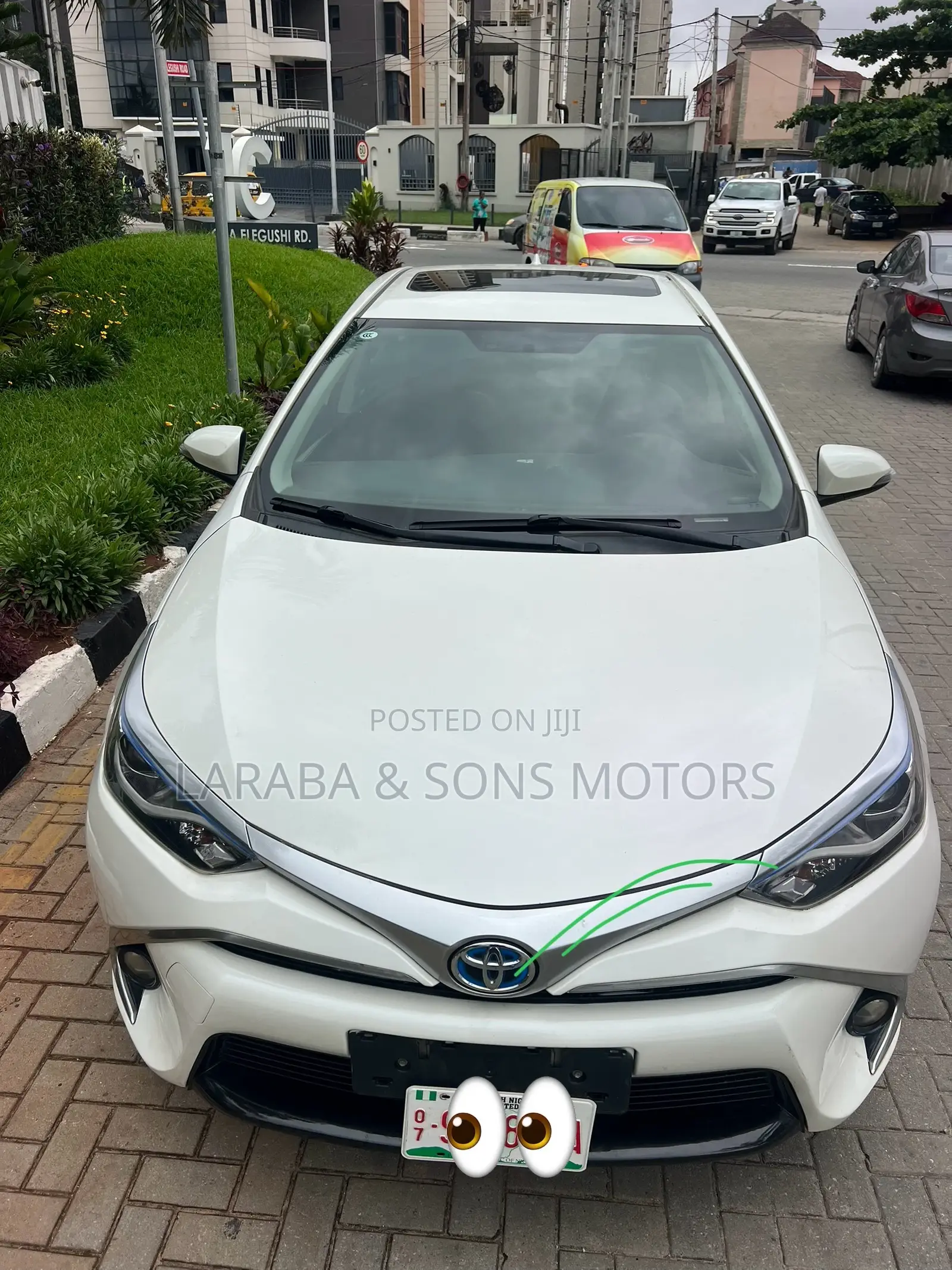 Toyota Corolla LE (1.8L 4cyl 2A) 2018 White