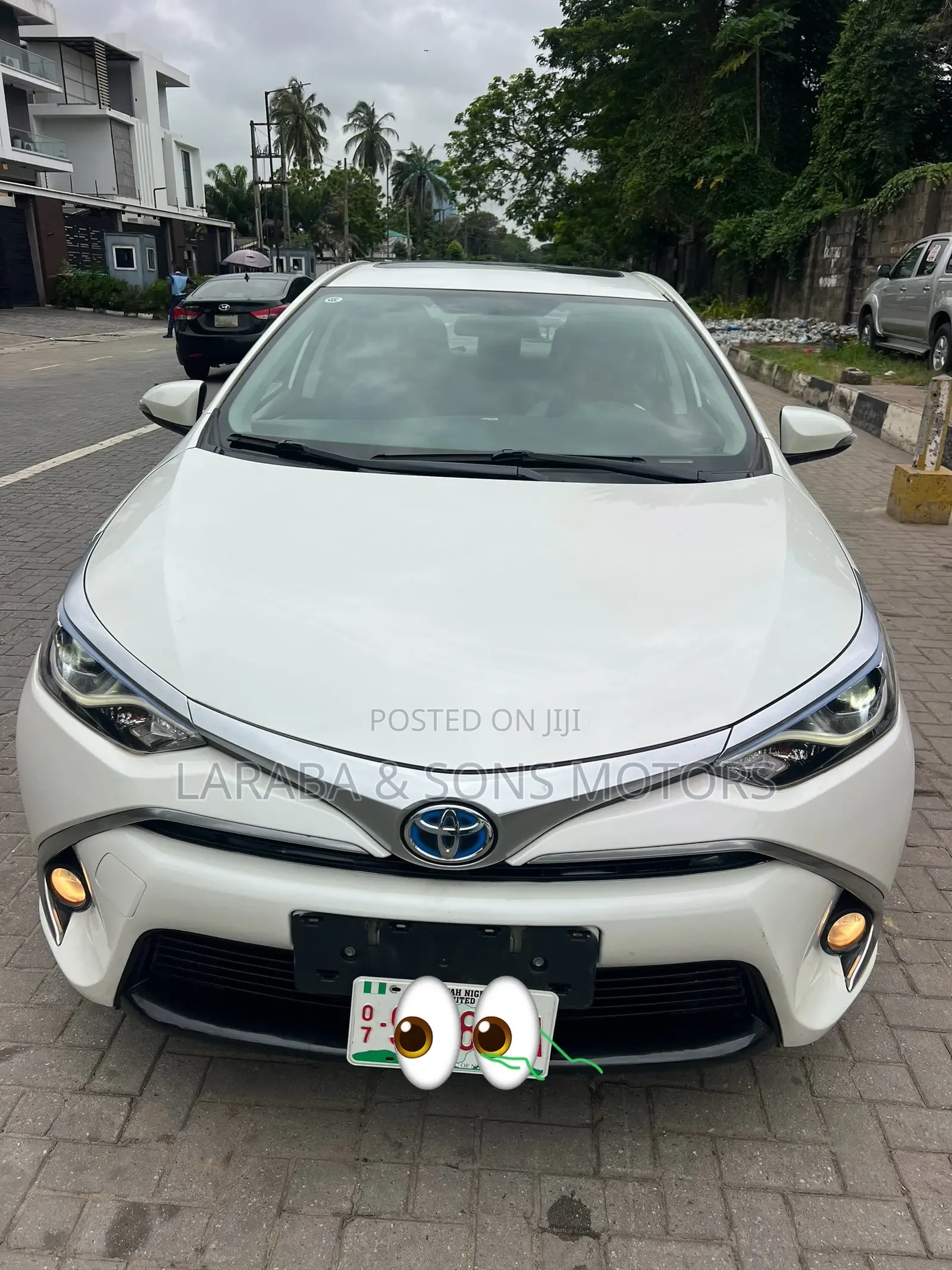 Toyota Corolla LE (1.8L 4cyl 2A) 2018 White