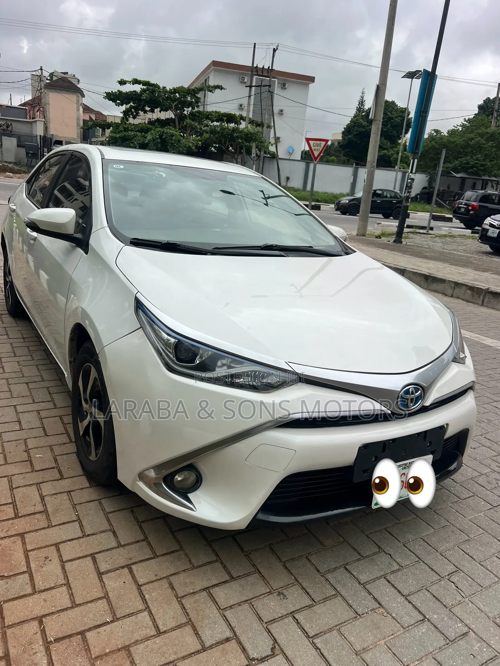 Toyota Corolla LE (1.8L 4cyl 2A) 2018 White