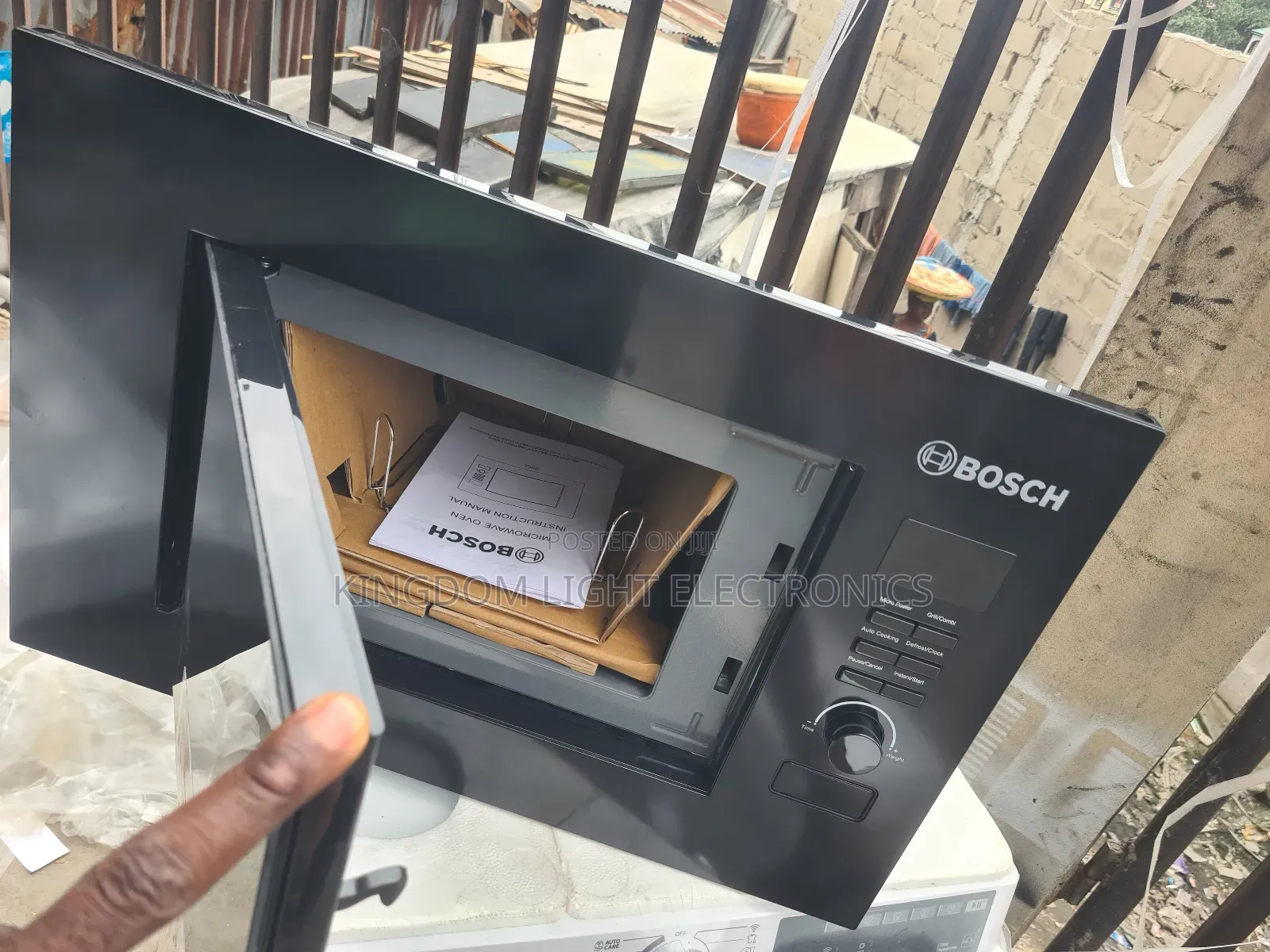 Bosch Inbuilt Microwave 25liters 60x60cm 100% Copper