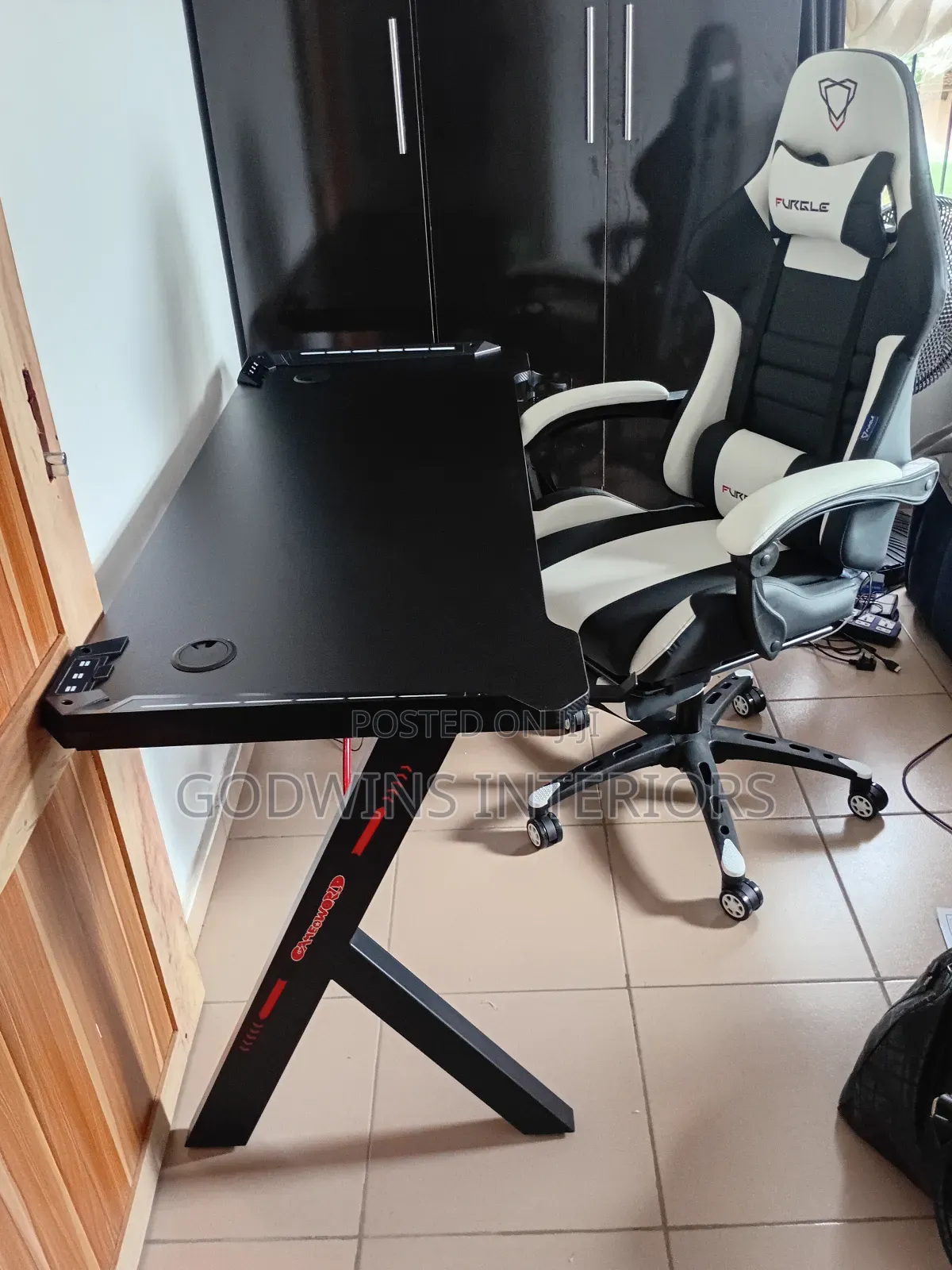 Exclusive Gaming Table 1.4mtr and Furgle Gaming Chair