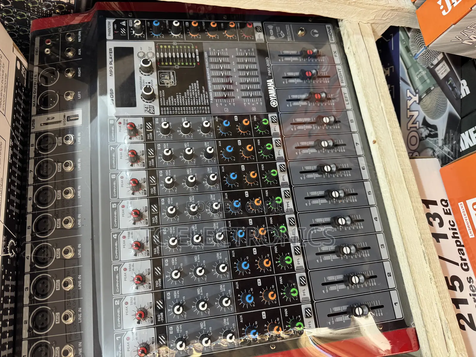 Professional Yamaha 12 Chanel Powered Mixer