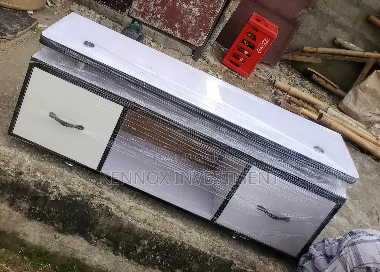 4ft Solid White Tv Stand