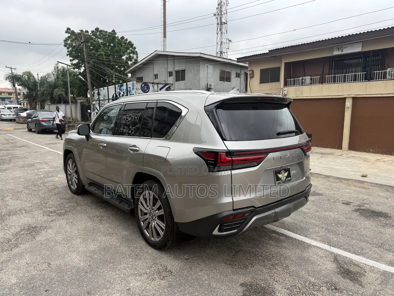 Lexus LX 2023 Silver