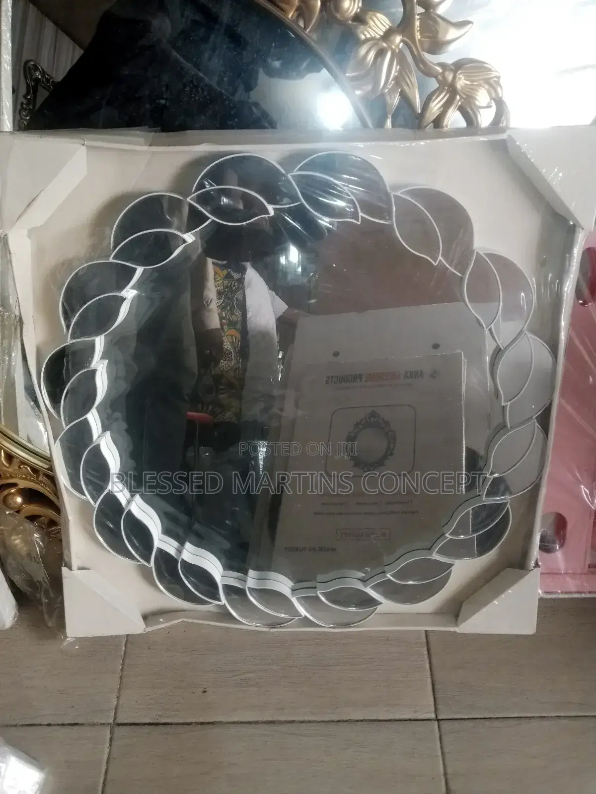 Round Executive Wall Mirror for Ur Interior, Size:60cm Round