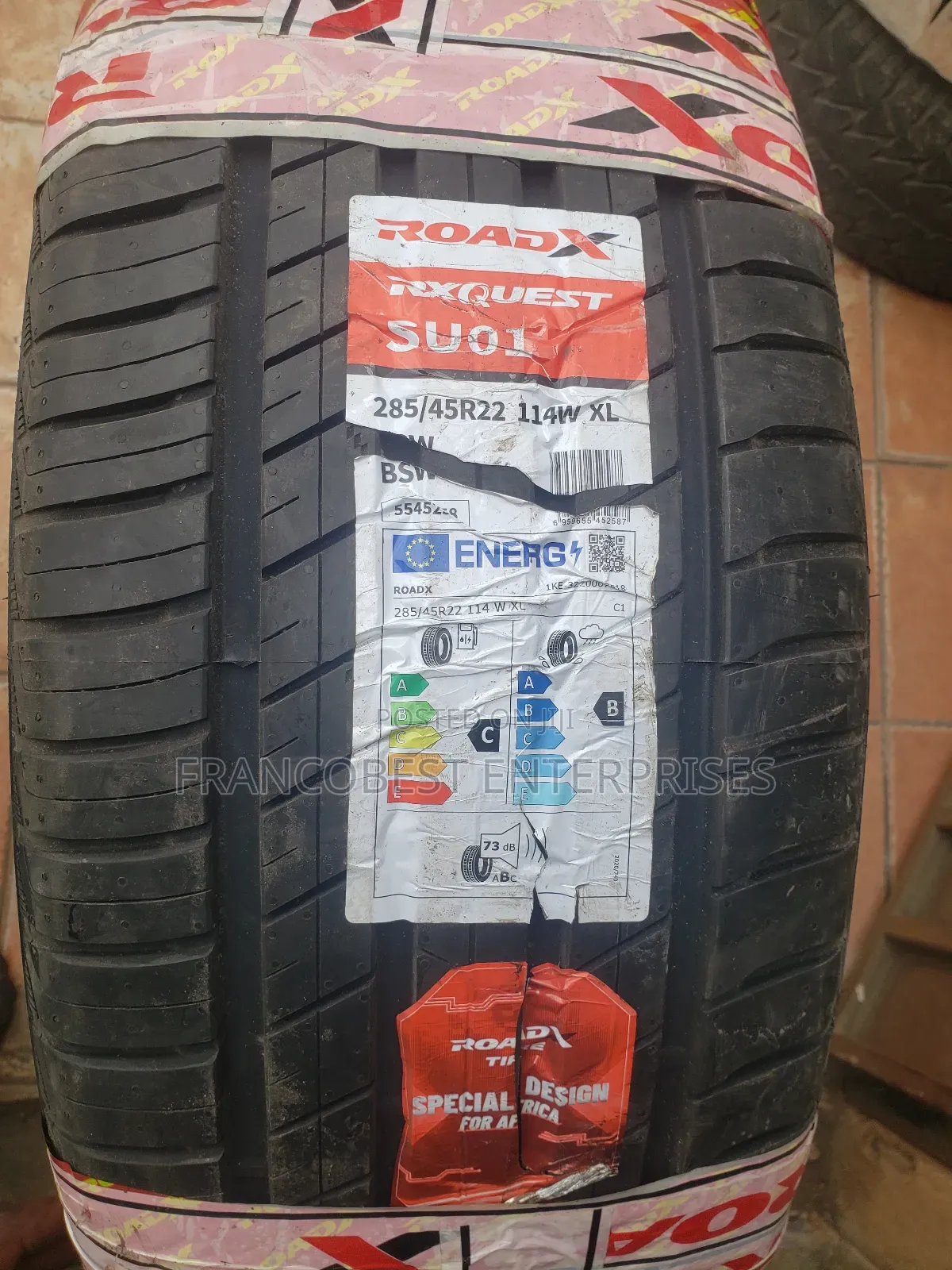 285/45r22 Roadx Tire