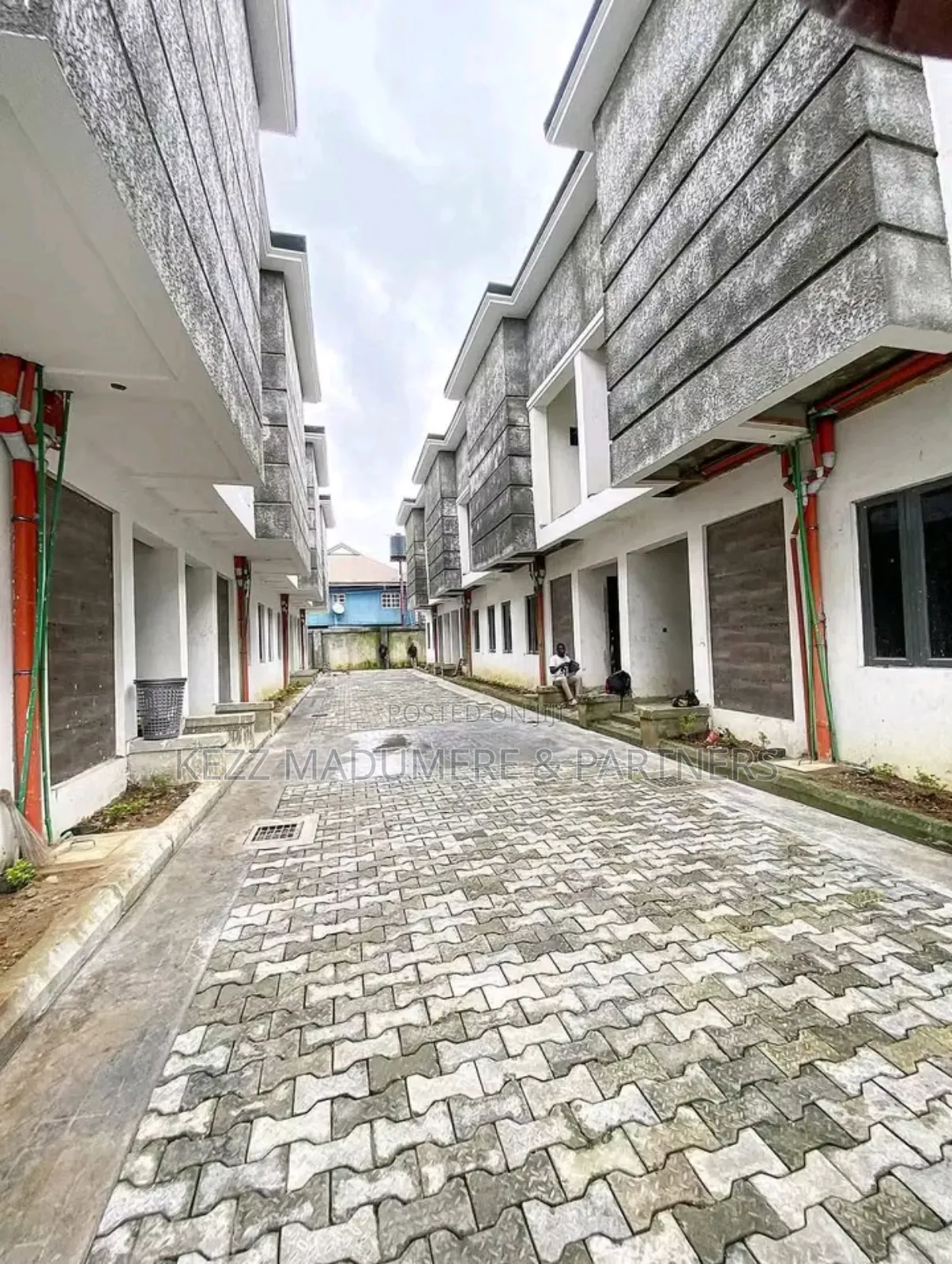3bdrm Duplex in Pearl Springs for sale