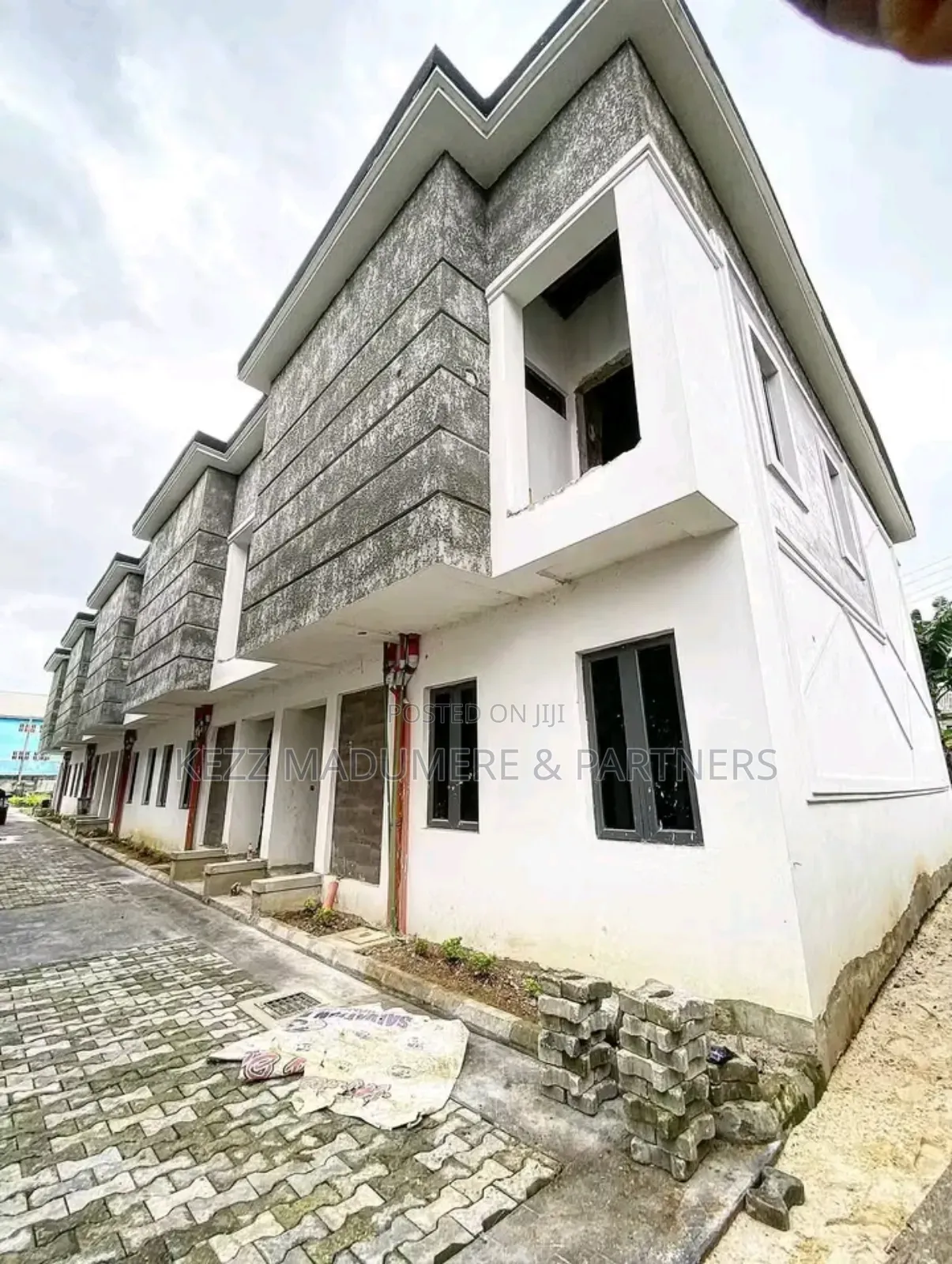 3bdrm Duplex in Pearl Springs for sale