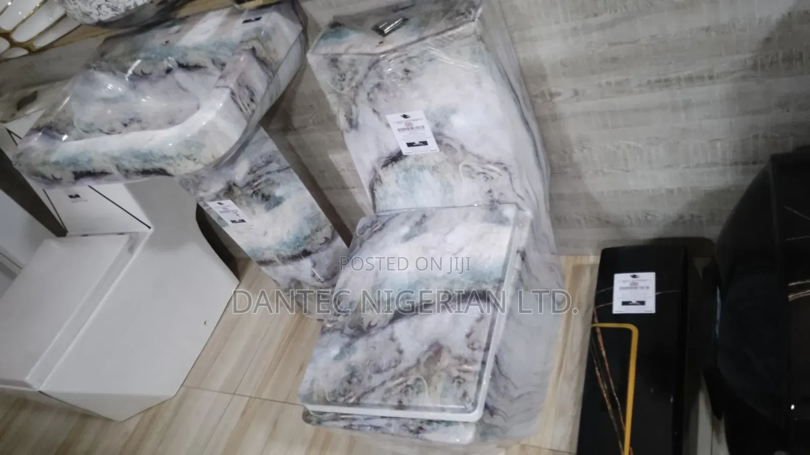 Ocean Wave Conjoined Seat and Tank With Basin/Pedestal