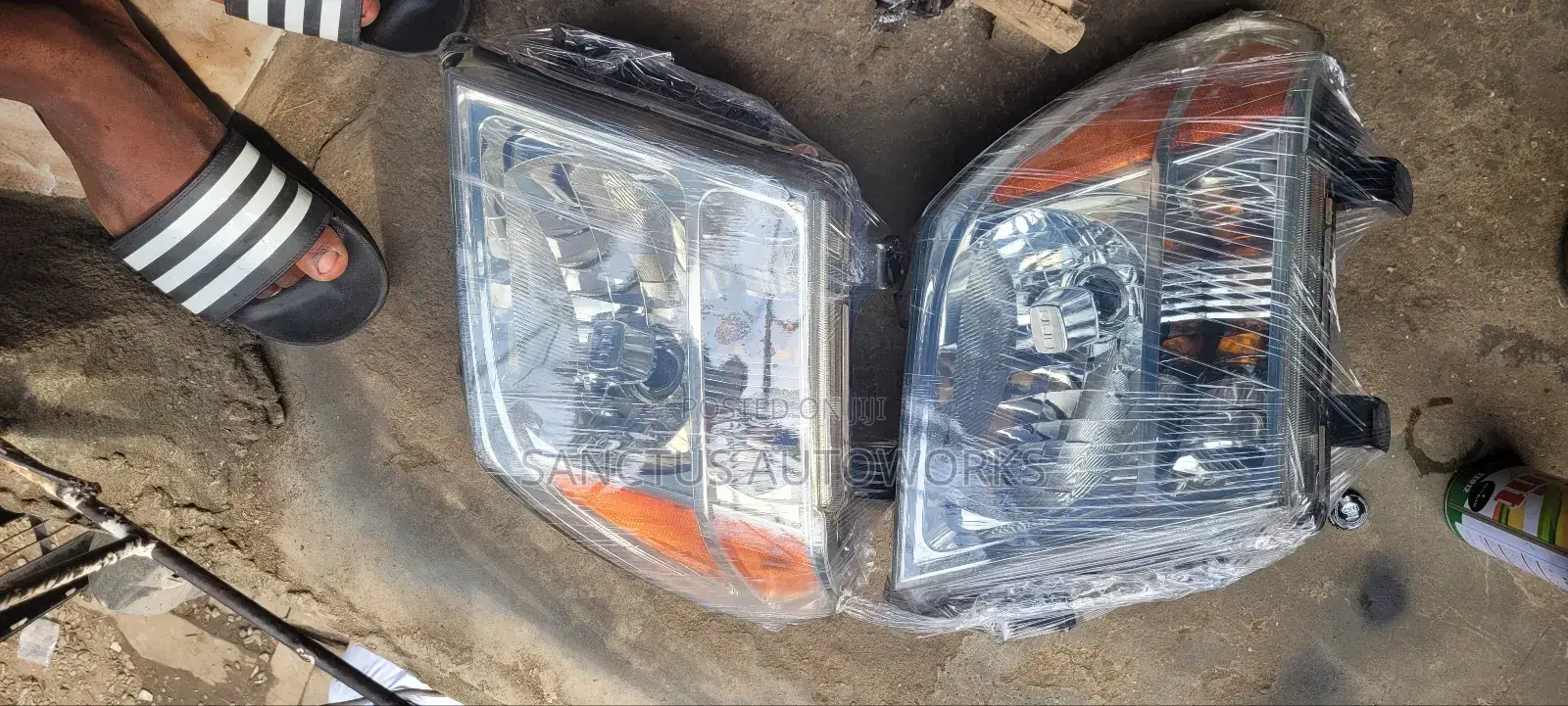 Headlight Nissan Pathfinder 2005