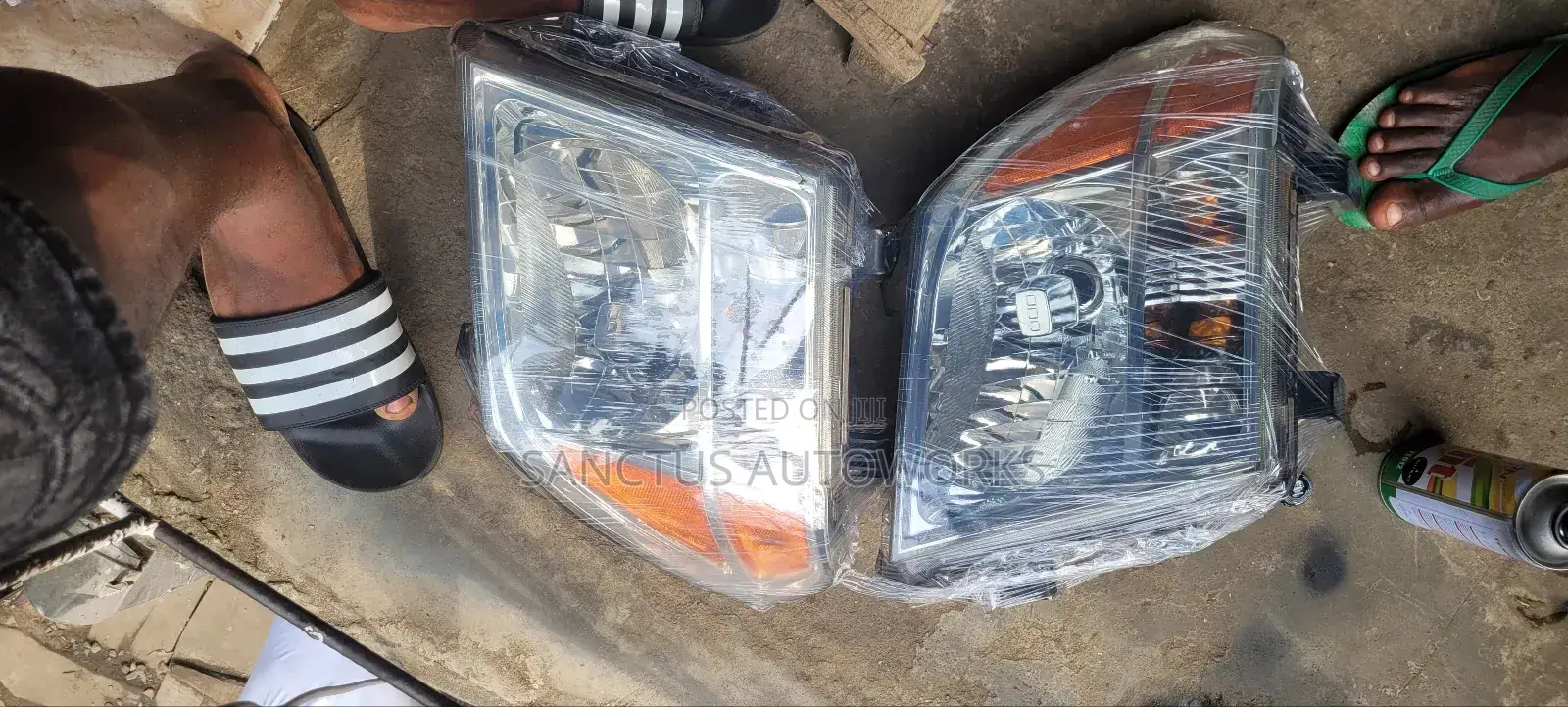 Headlight Nissan Pathfinder 2005