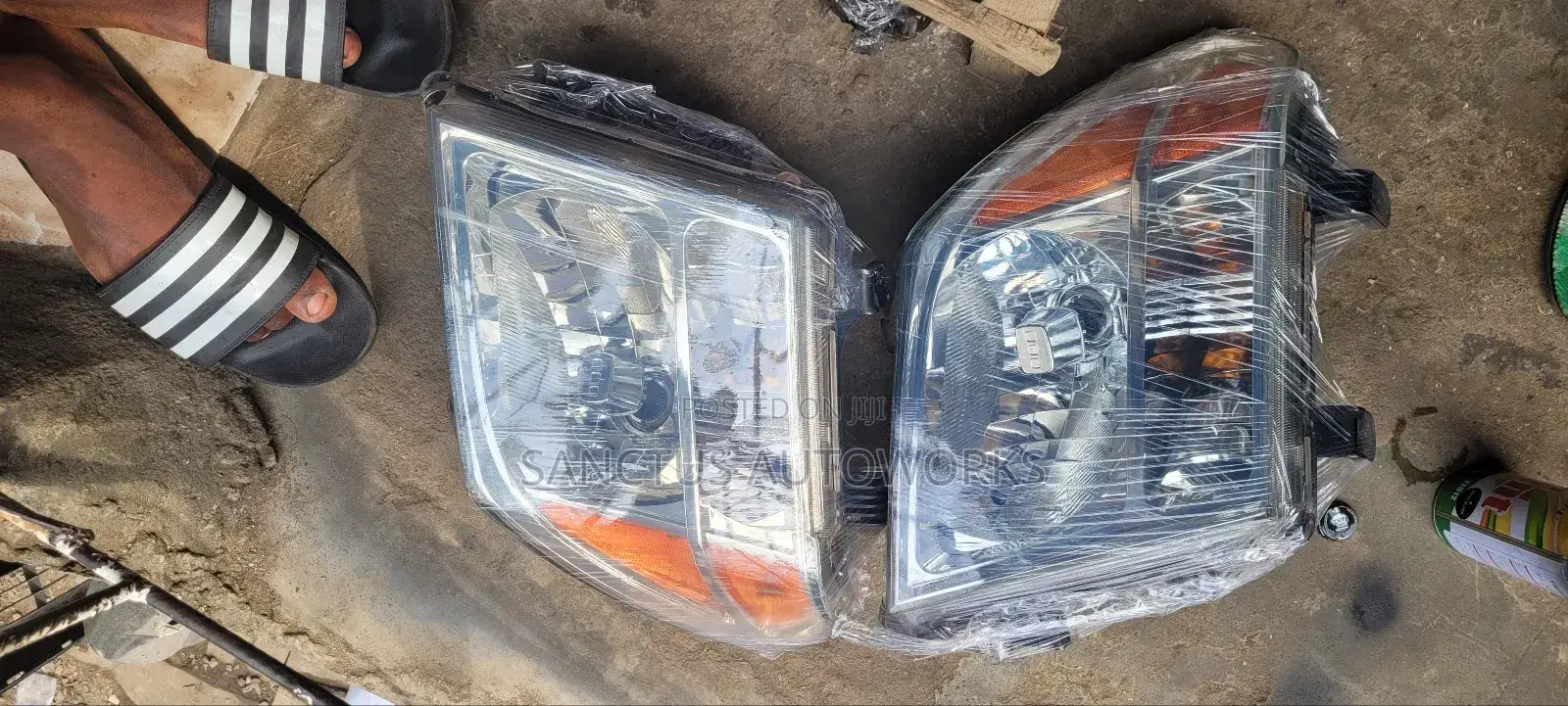 Headlight Nissan Pathfinder 2005