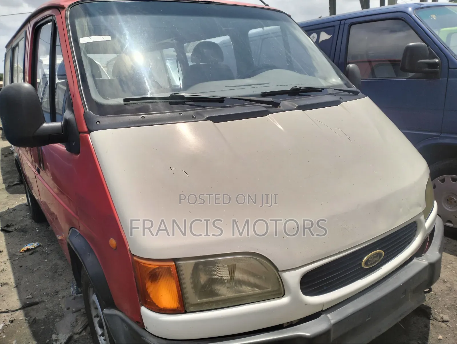 Ford Transit 2000 Red